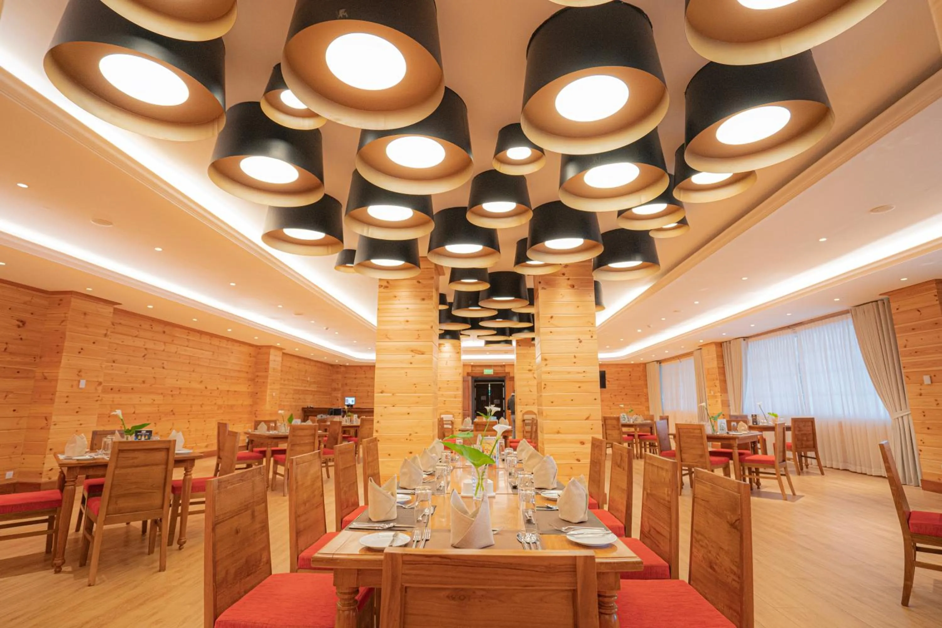 Restaurant/places to eat in Araliya Red - Budget friendly Hotel- Where you find stunning 360 panoramic view of Nuwara Eliya