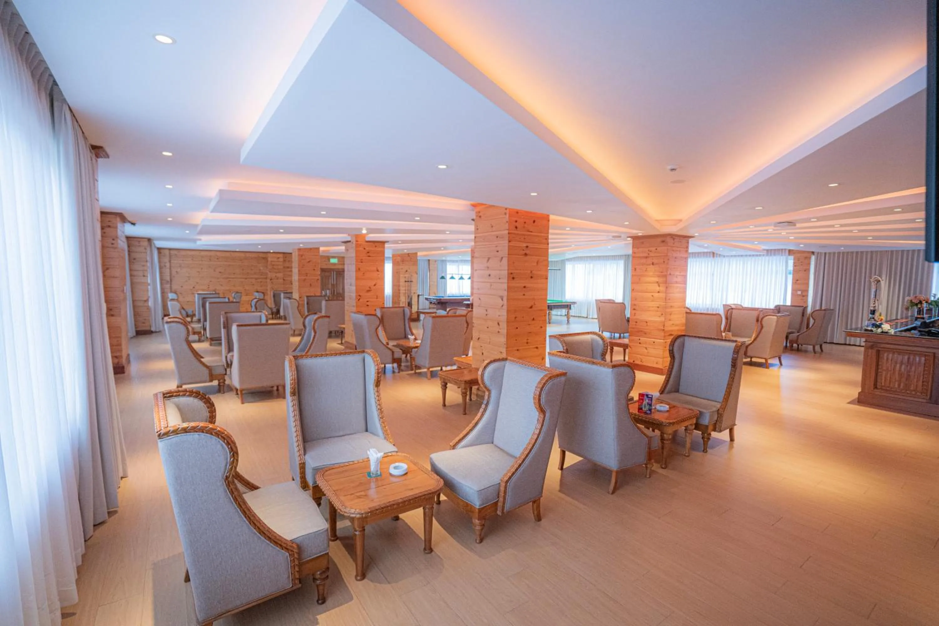 Lounge or bar in Araliya Red - Budget friendly Hotel- Where you find stunning 360 panoramic view of Nuwara Eliya