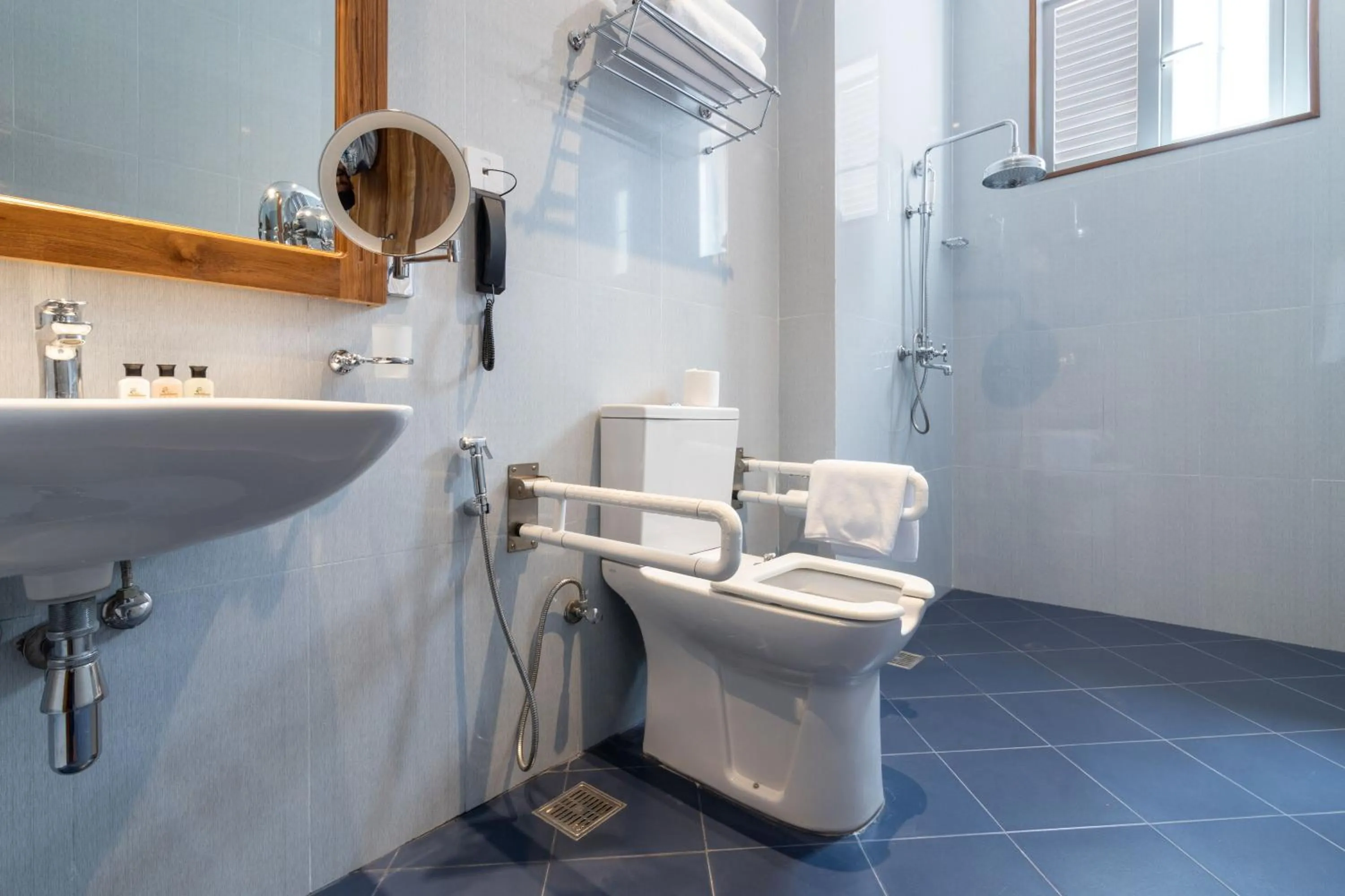 Shower in Araliya Red - Budget friendly Hotel- Where you find stunning 360 panoramic view of Nuwara Eliya