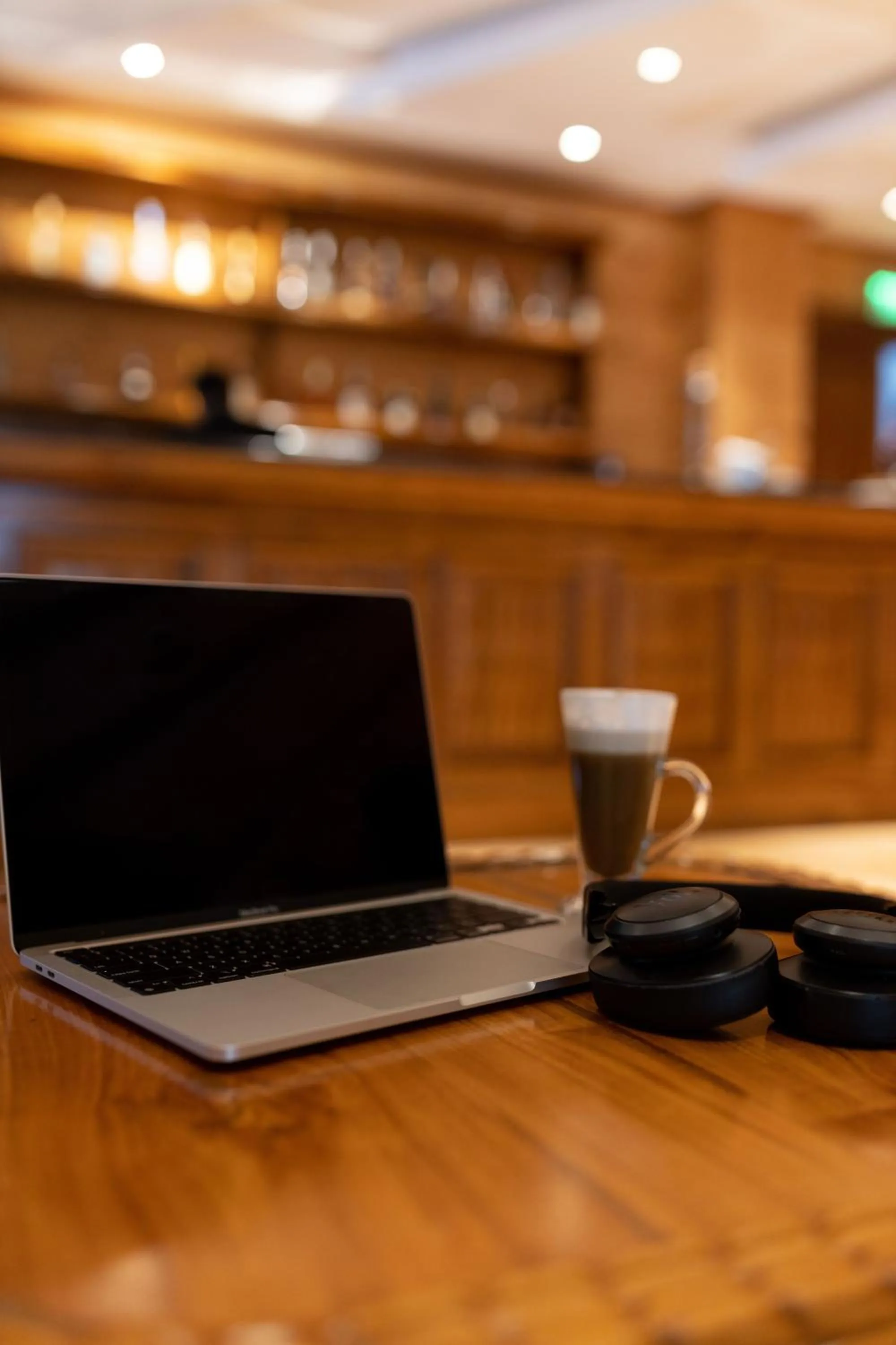 Lounge or bar in Araliya Red - Budget friendly Hotel- Where you find stunning 360 panoramic view of Nuwara Eliya