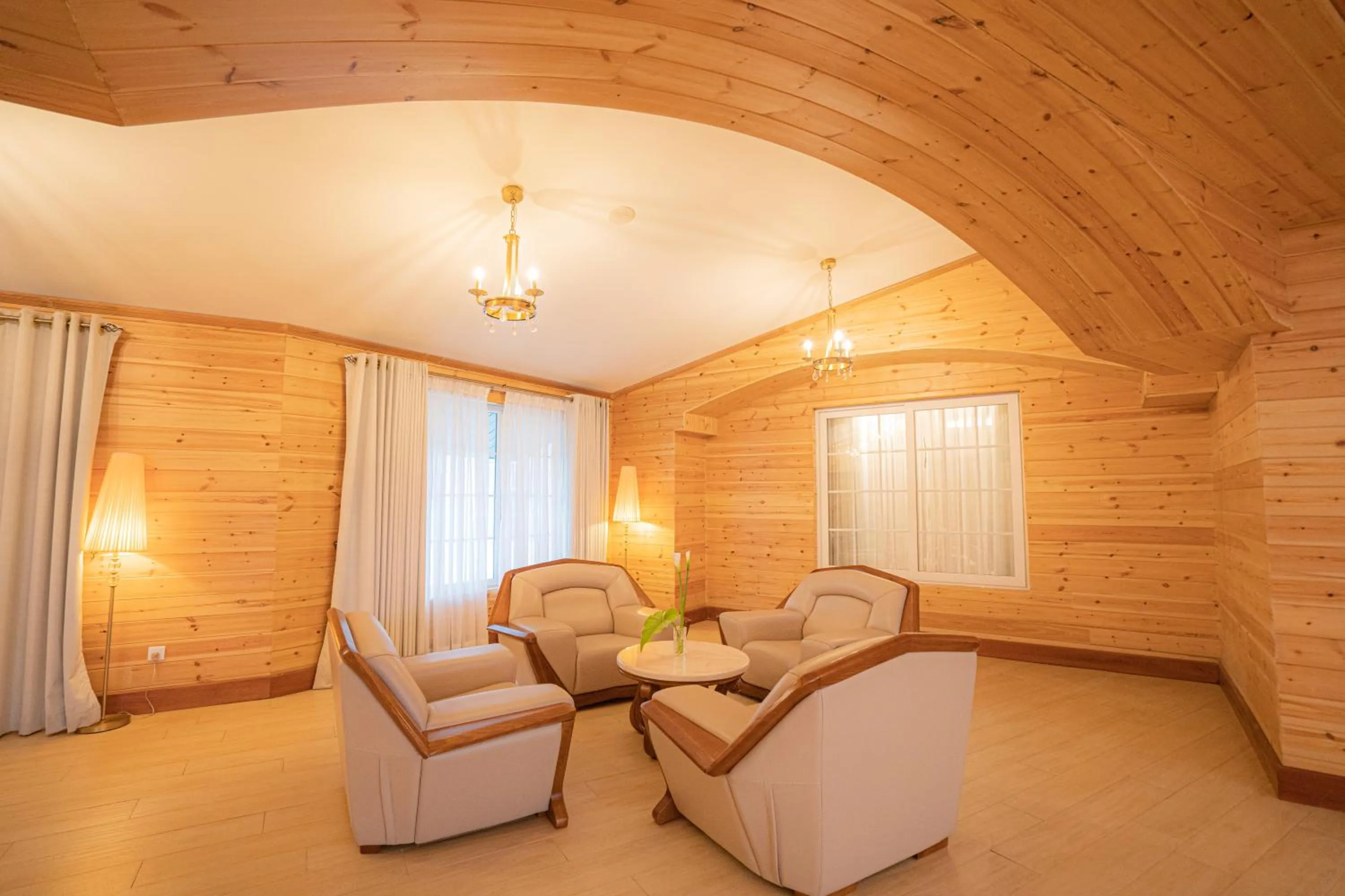 Lounge or bar in Araliya Red - Budget friendly Hotel- Where you find stunning 360 panoramic view of Nuwara Eliya