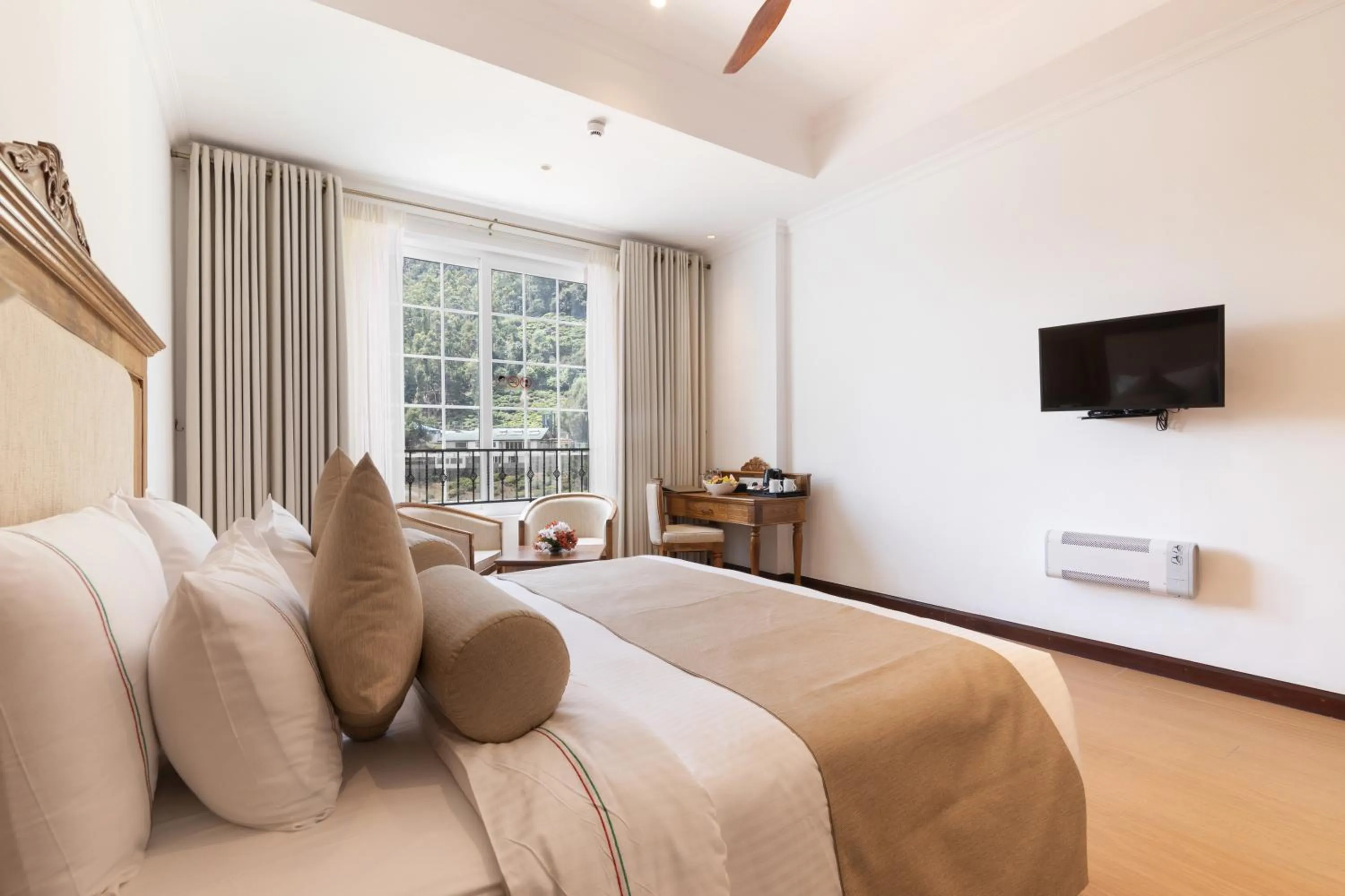 Bed in Araliya Red - Budget friendly Hotel- Where you find stunning 360 panoramic view of Nuwara Eliya