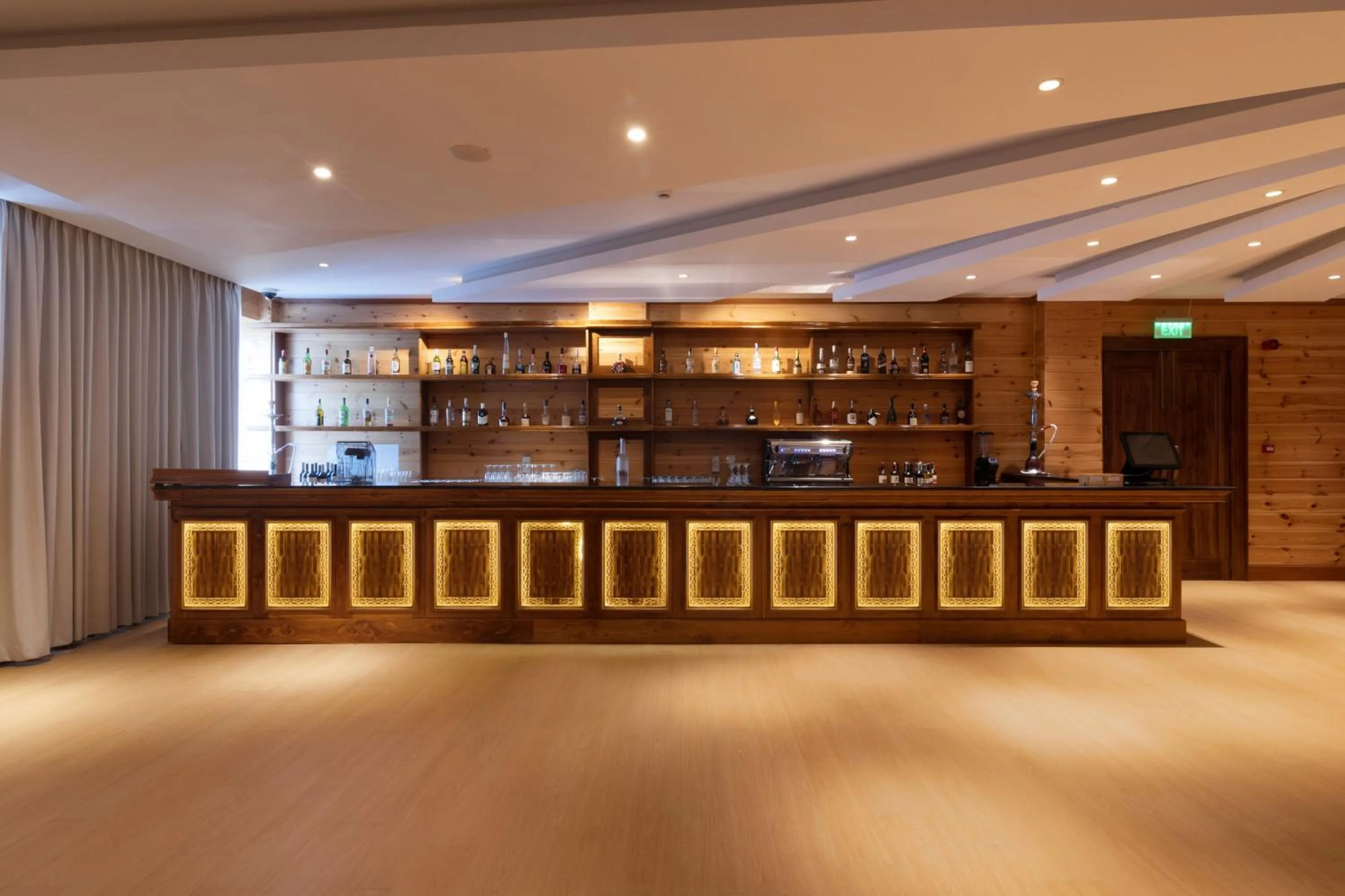 Lounge or bar in Araliya Red - Budget friendly Hotel- Where you find stunning 360 panoramic view of Nuwara Eliya