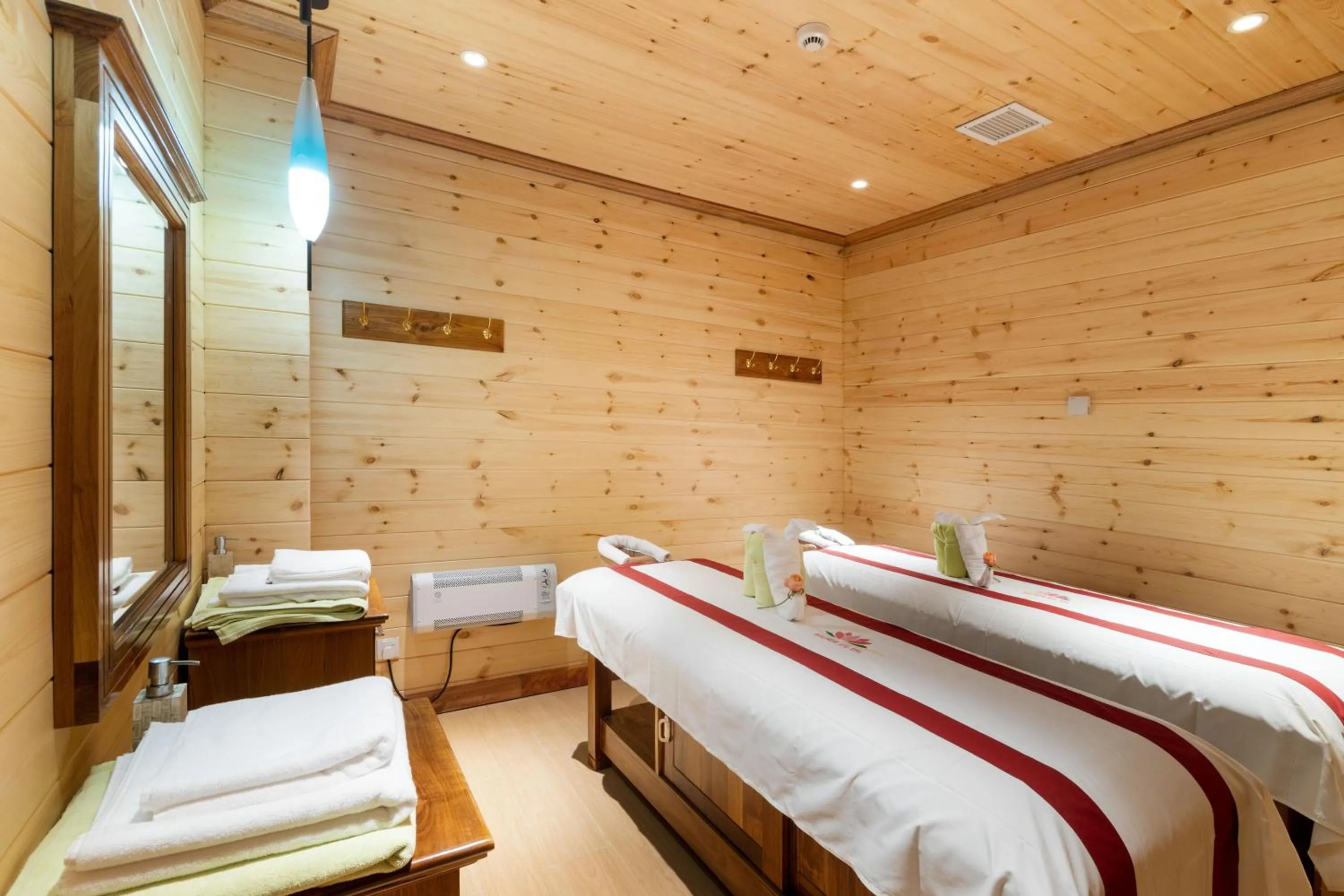 Sauna, Bed in Araliya Red - Budget friendly Hotel- Where you find stunning 360 panoramic view of Nuwara Eliya