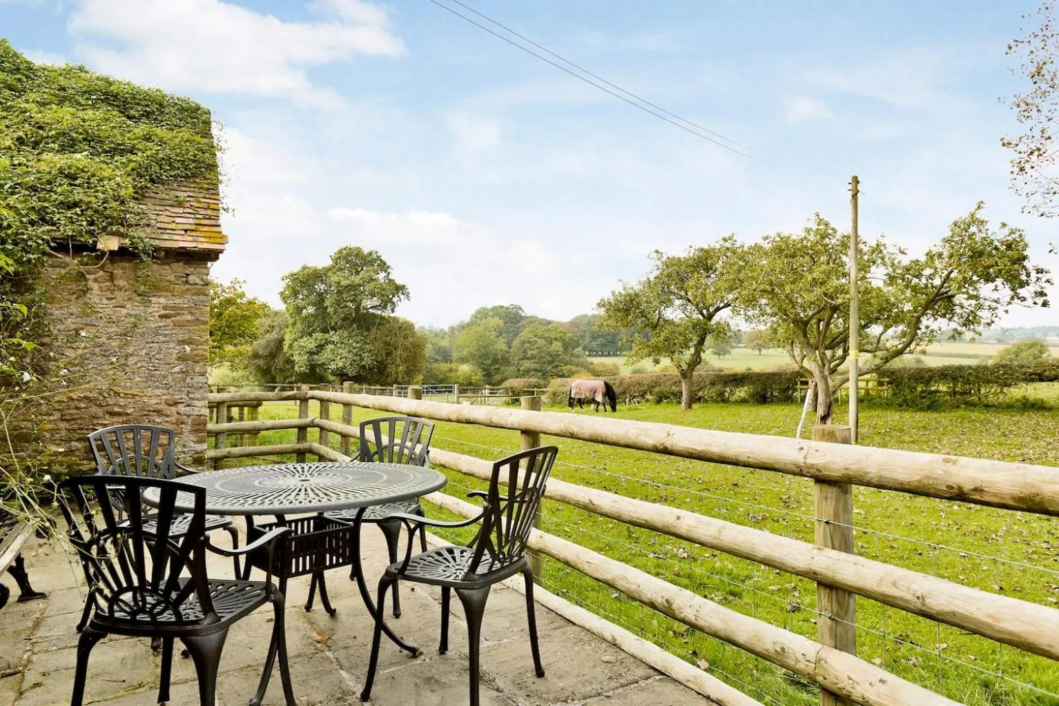 The Chaff House - farm stay apartment set within 135 acres