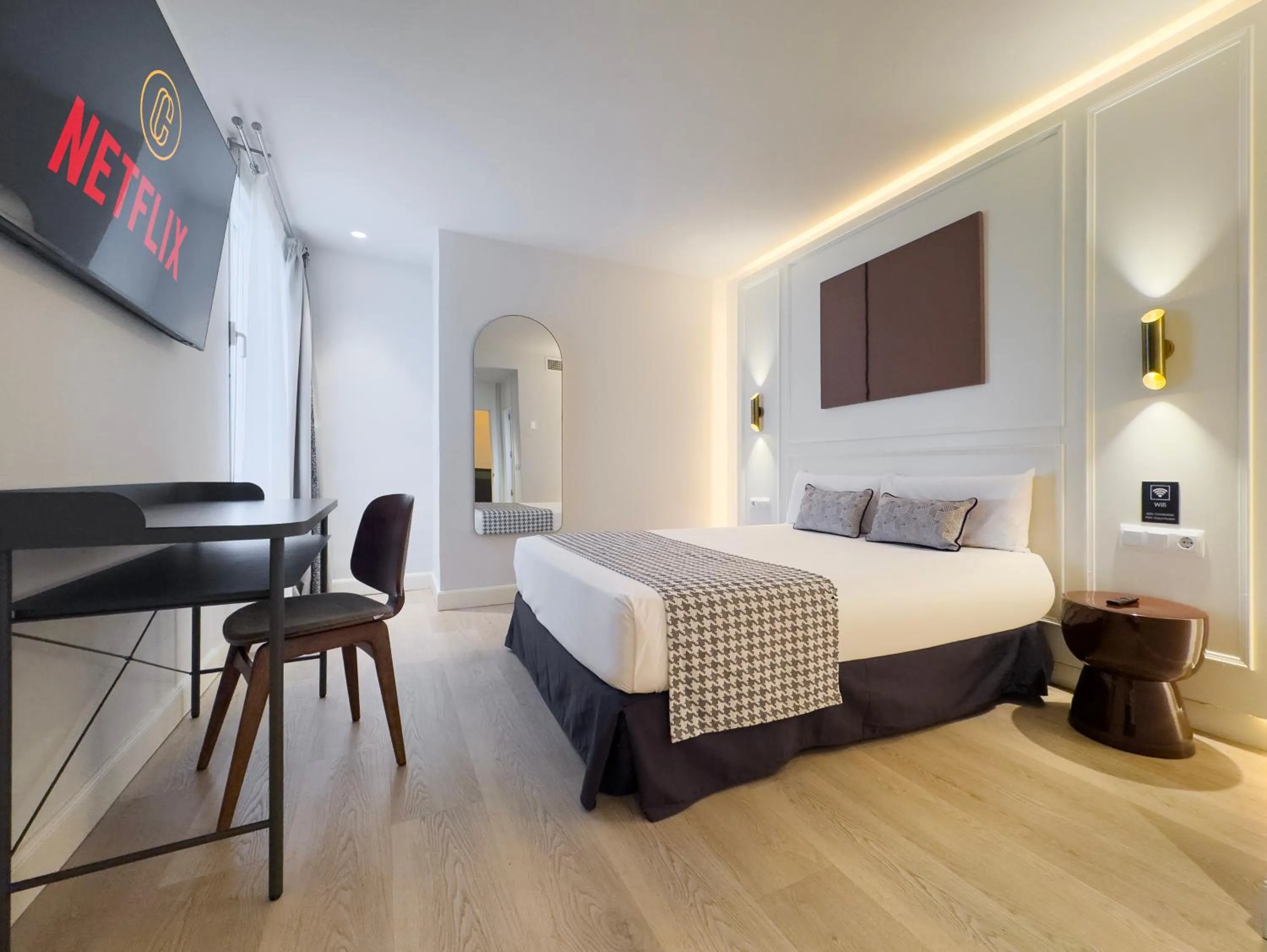 Bed in Ópera Stays by Charming