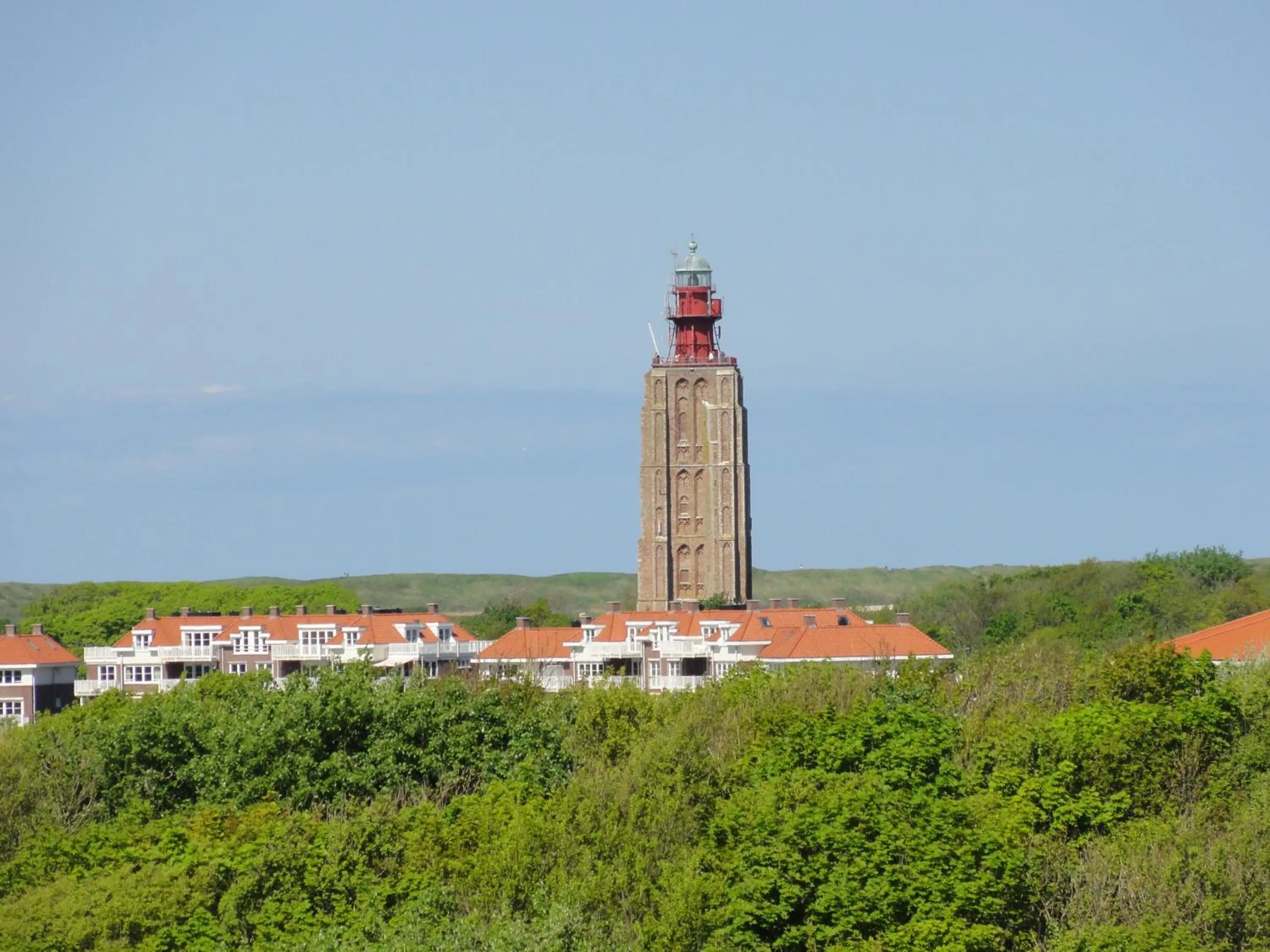 Nearby landmark in bed bij zee