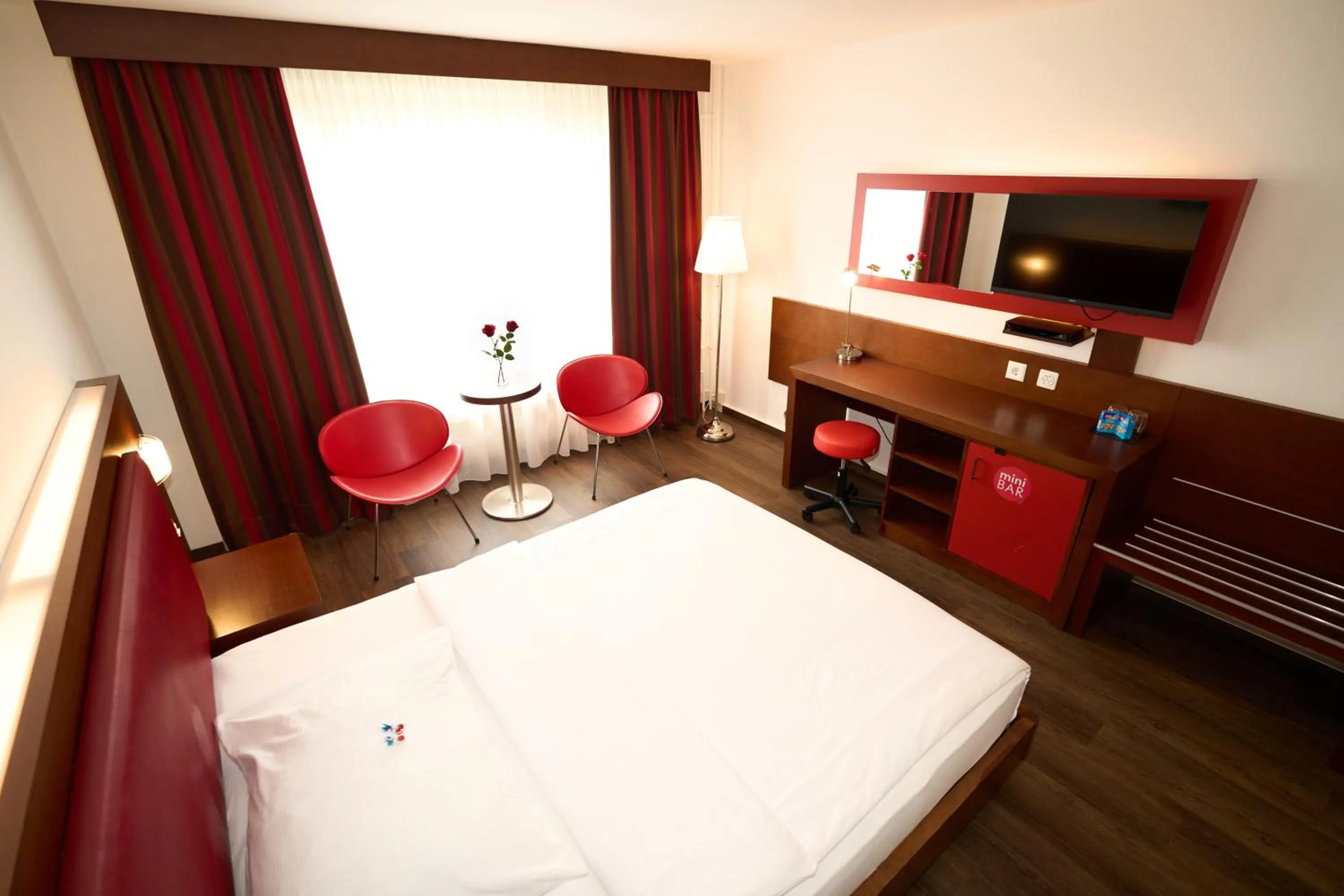 Photo of the whole room, Bed in Hotel Conti Dietikon