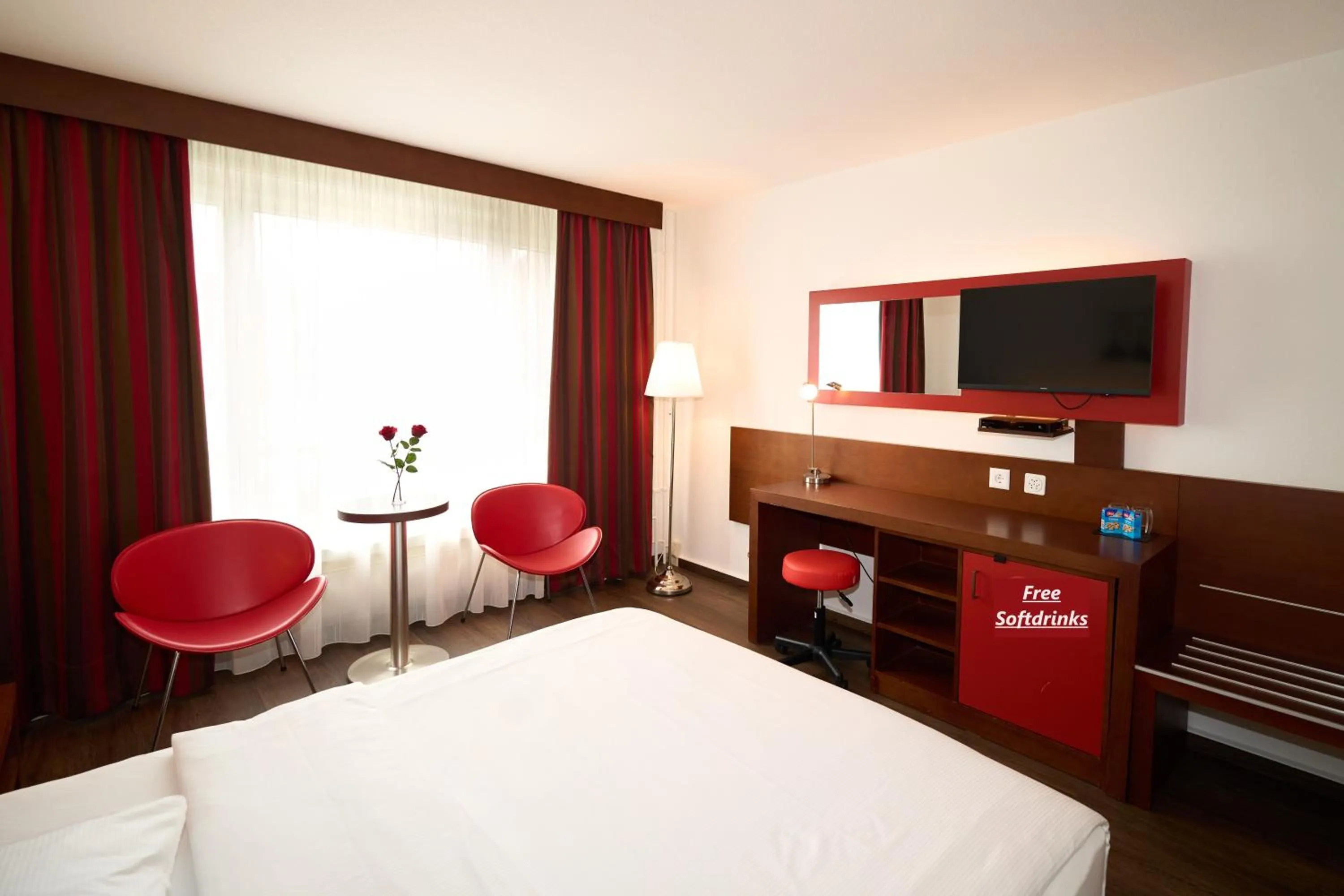Photo of the whole room, Bed in Hotel Conti Dietikon