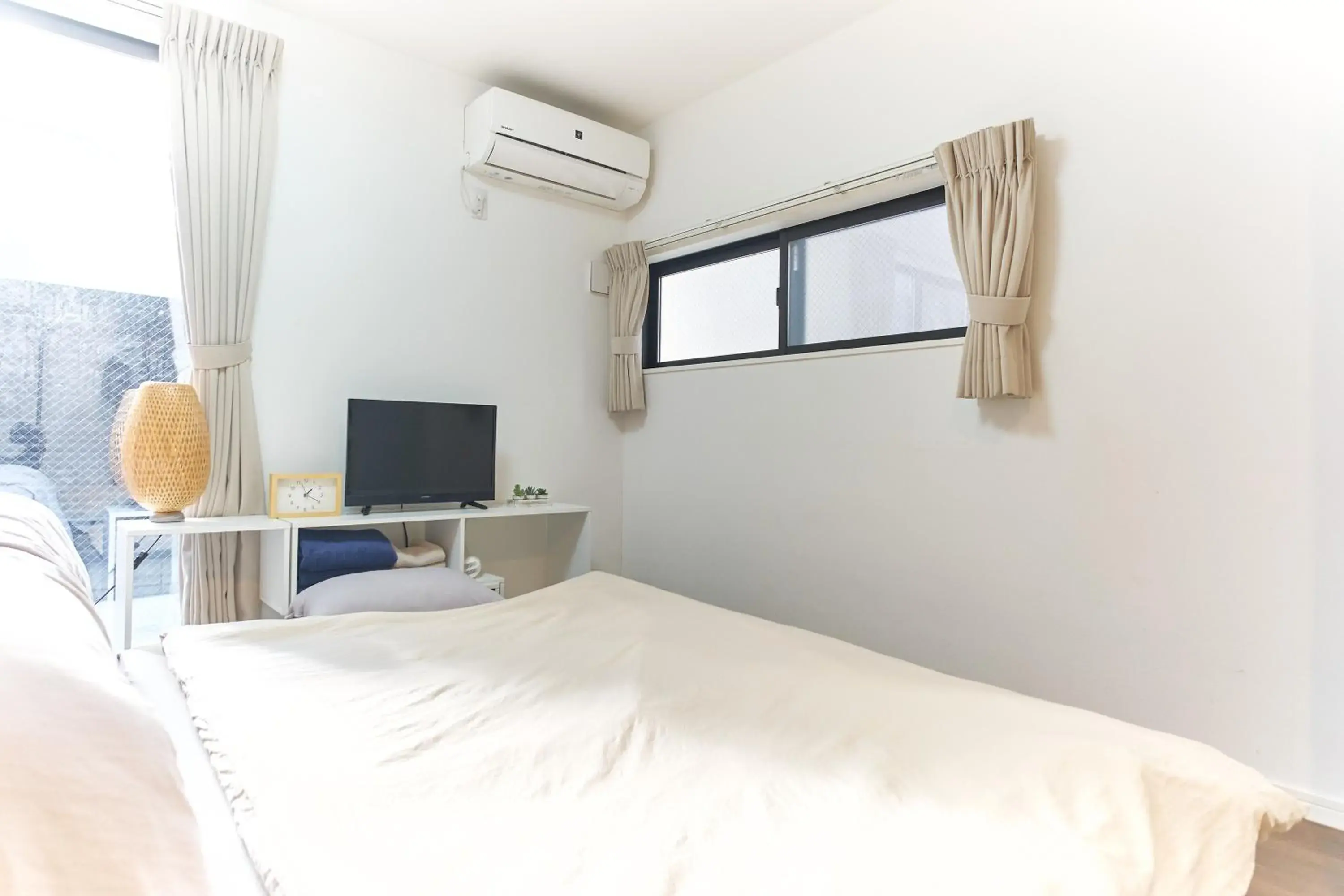 Bed in Base Hanegi Apartment by Tranova Bed in Base Hanegi Apartment by Tranova