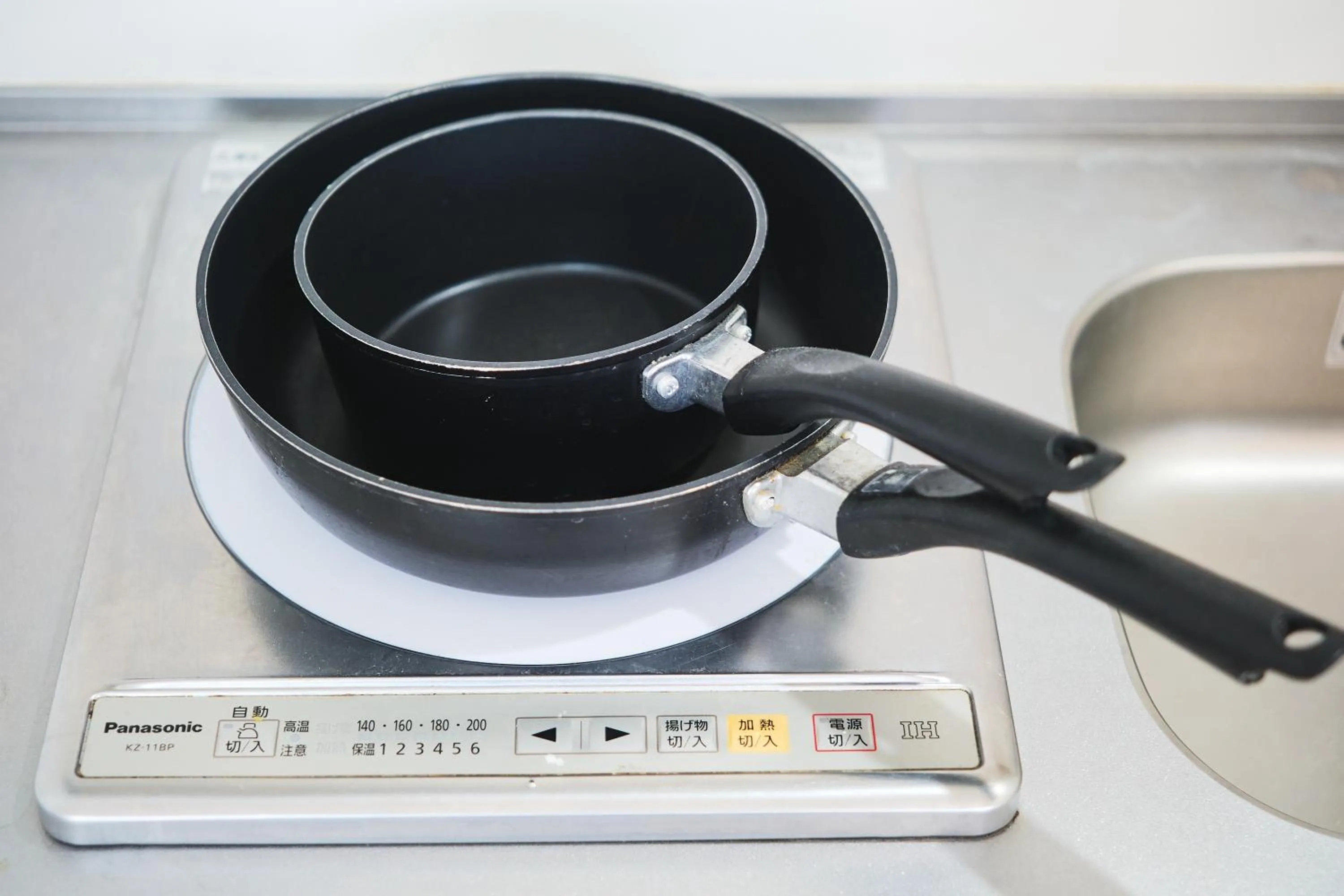 Base Hanegi Apartment by Tranova