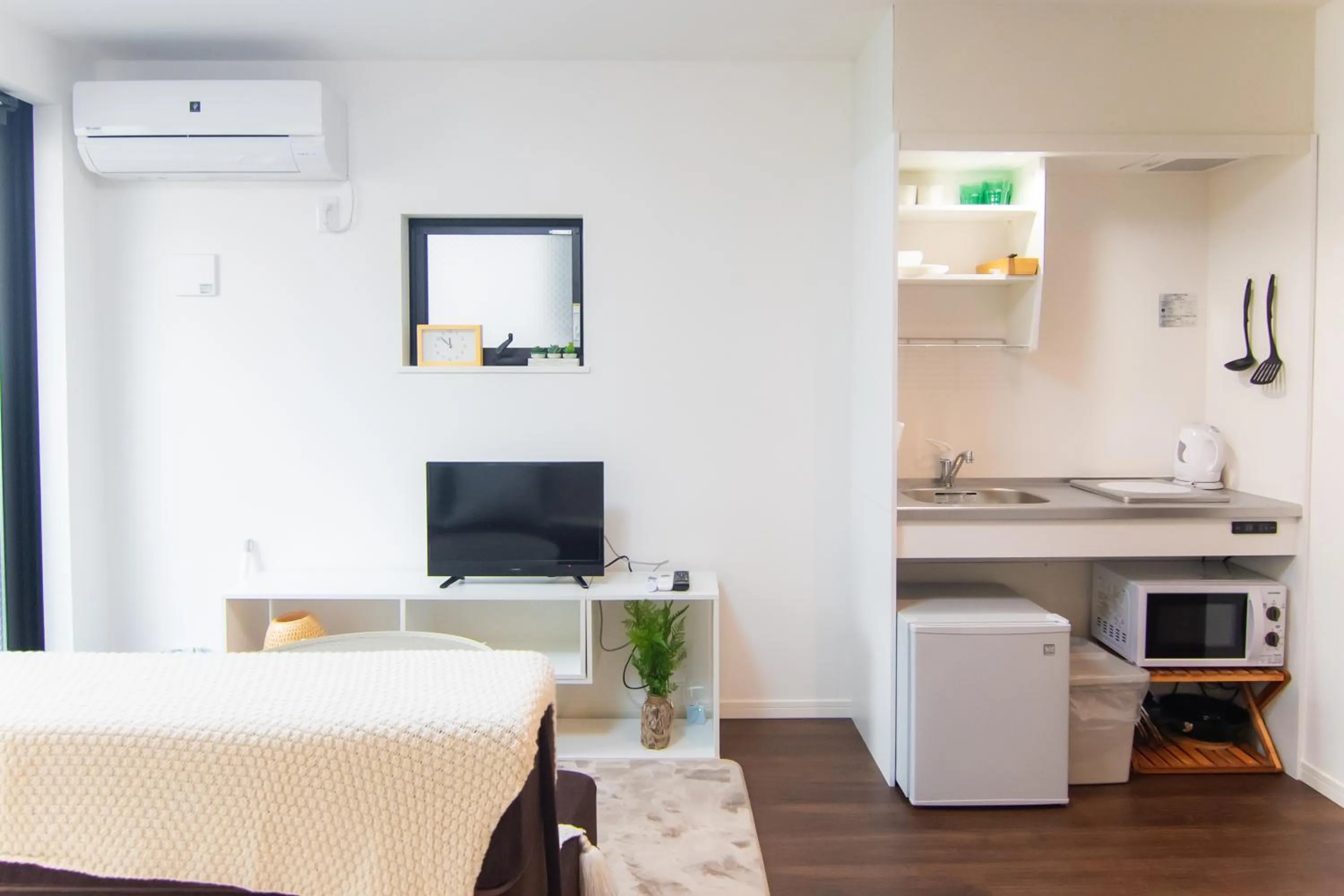 Bed in Base Hanegi Apartment by Tranova