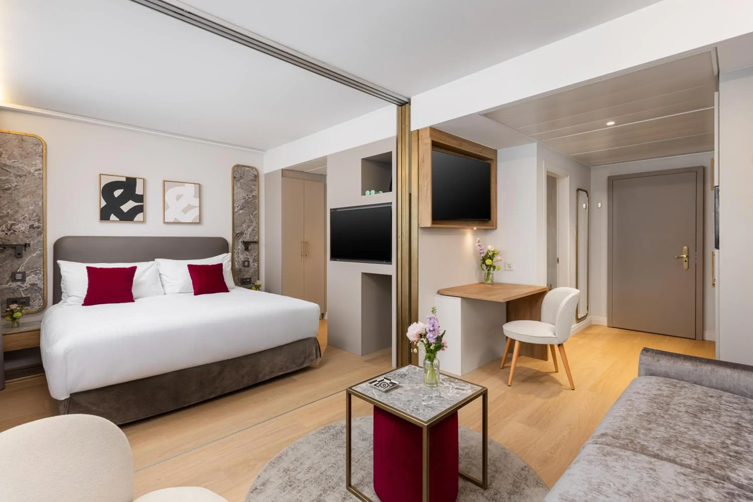 Bed in Royal Manotel Bed in Royal Manotel