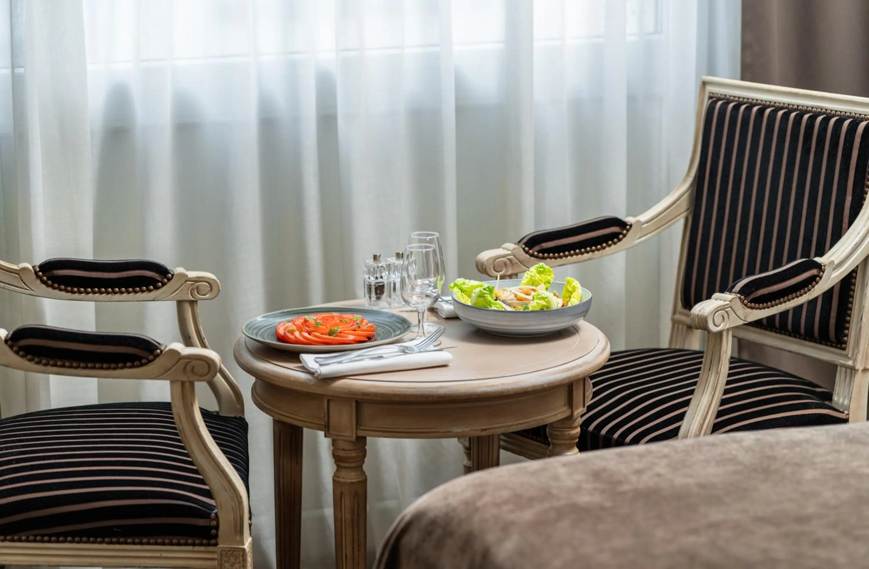 Dining area in Royal Manotel
