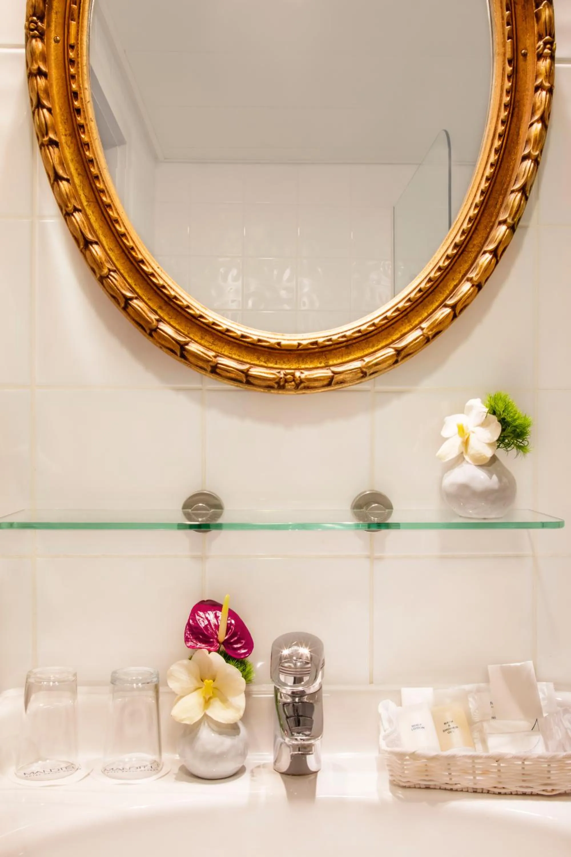 Bathroom in Royal Manotel