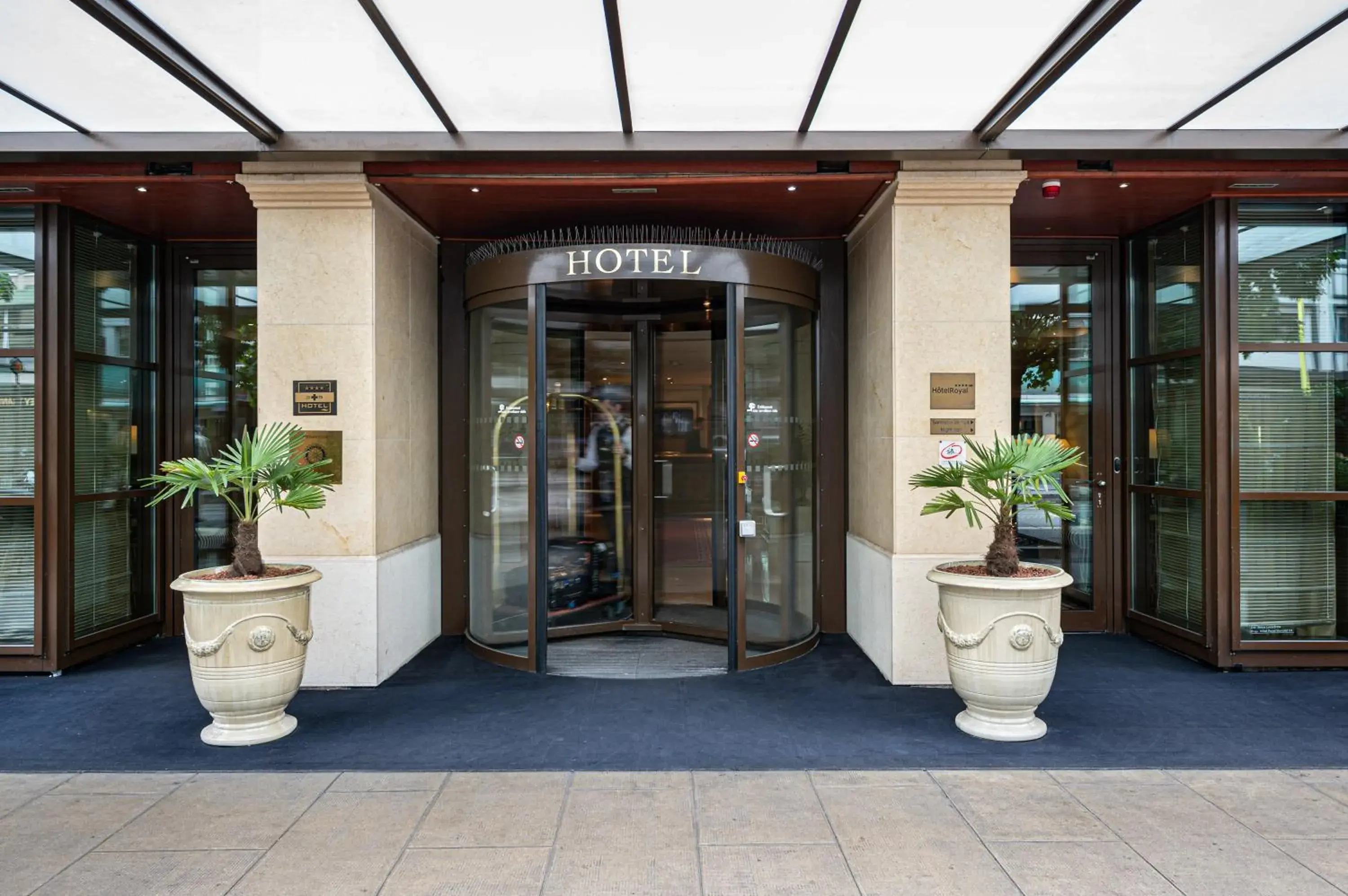 Property building in Royal Manotel Property building in Royal Manotel