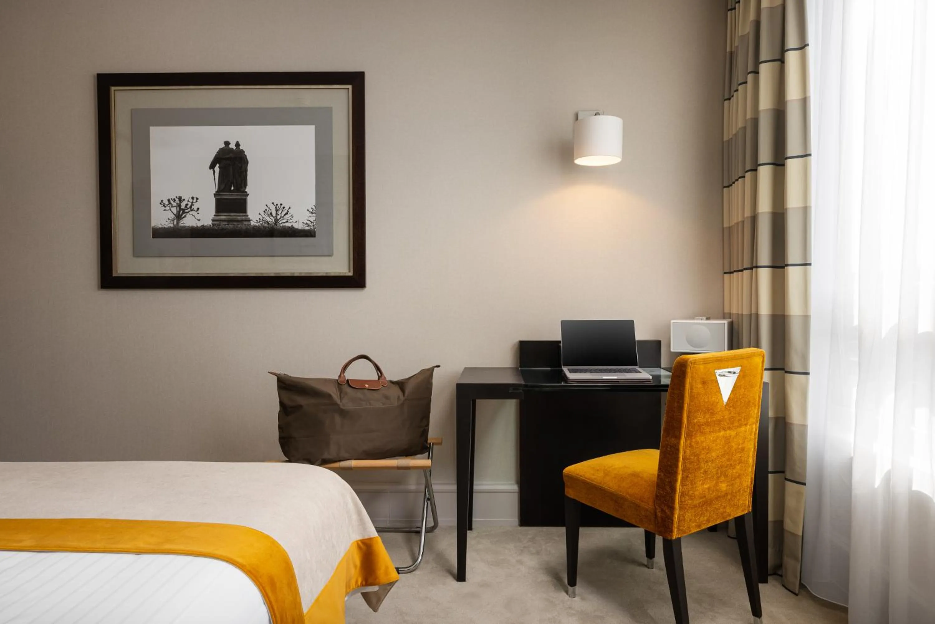 Bed in Auteuil Manotel