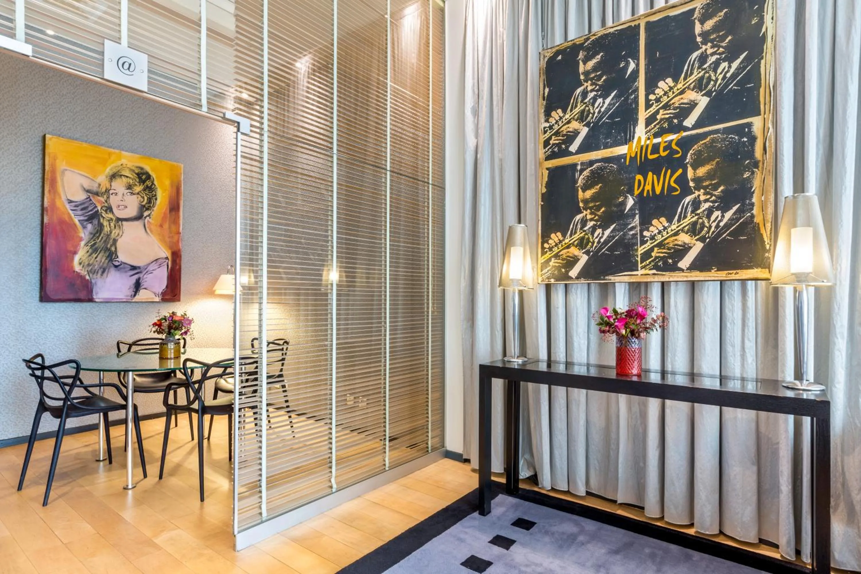 Seating area in Auteuil Manotel