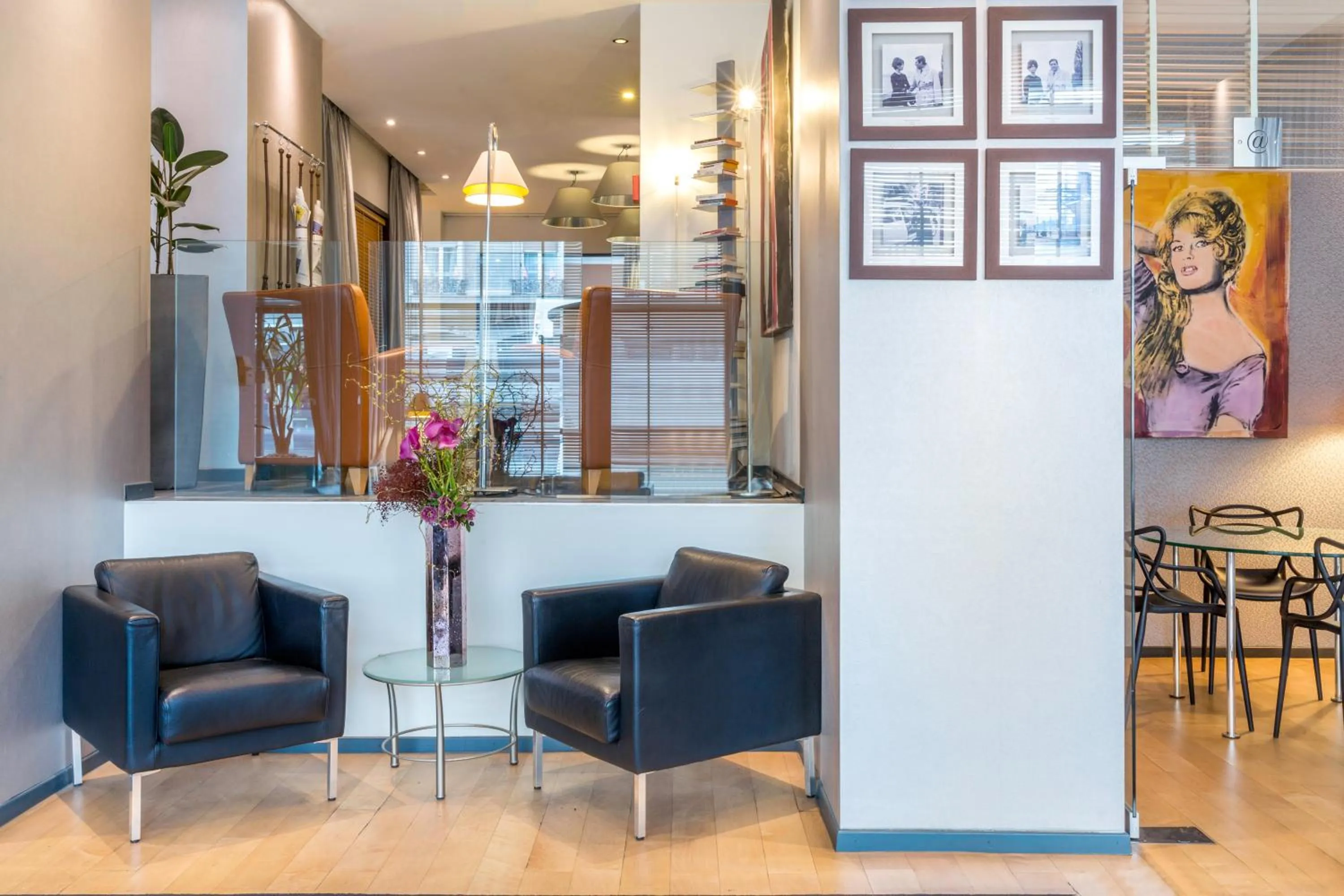 Lobby or reception in Auteuil Manotel