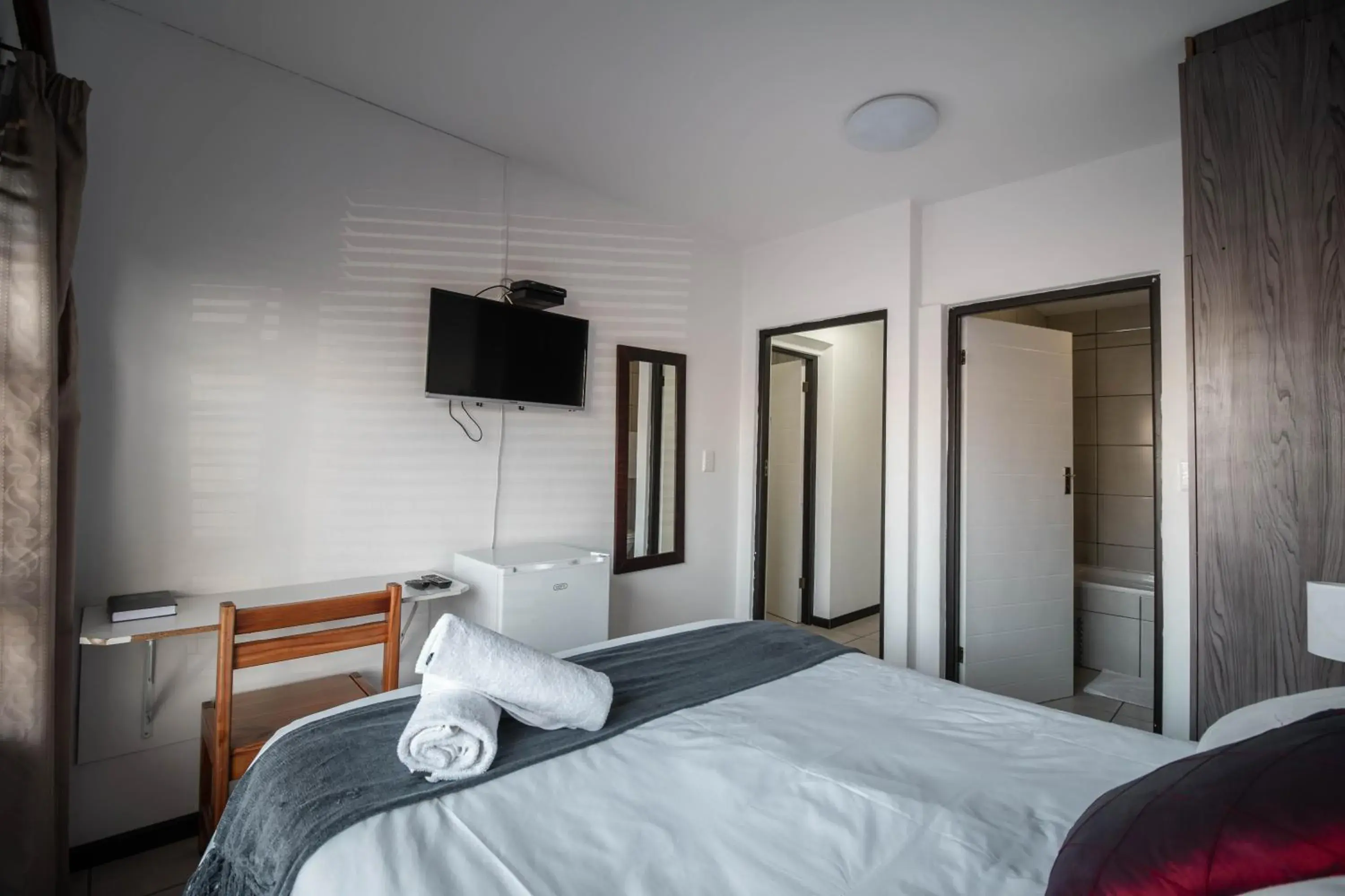 View (from property/room), Bed in Broadway Tygervalley House View (from property/room), Bed in Broadway Tygervalley House