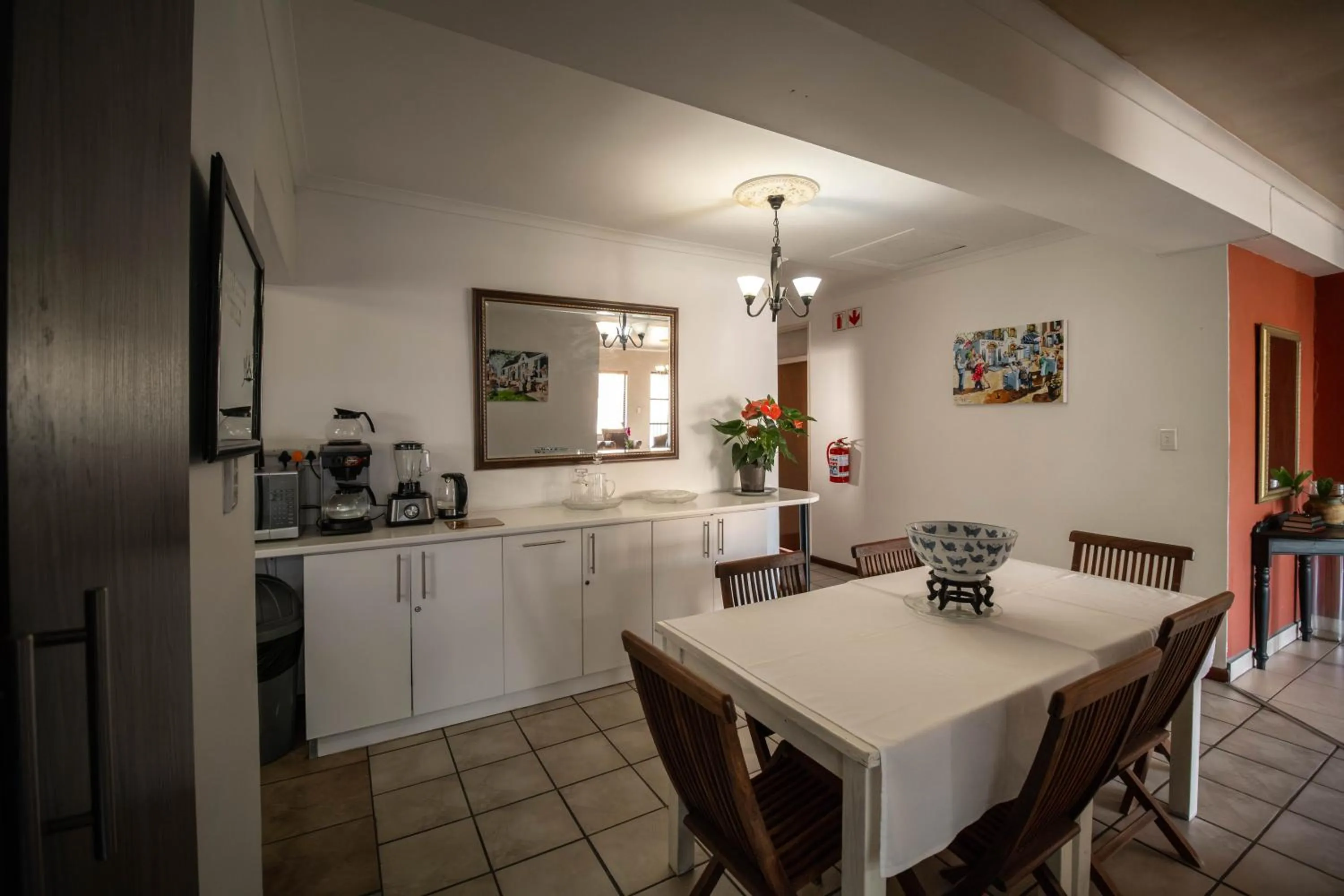 Dining area in Broadway Tygervalley House