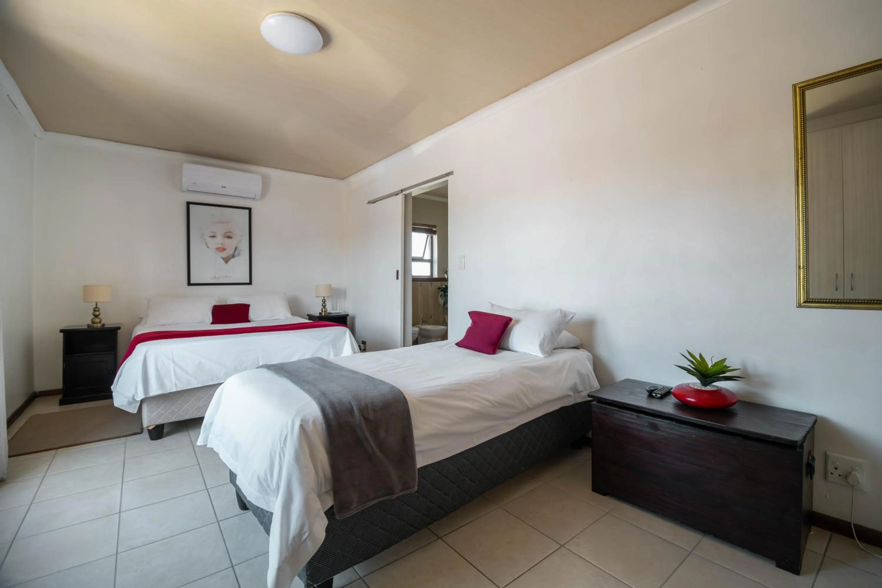 Bedroom, Bed in Broadway Tygervalley House