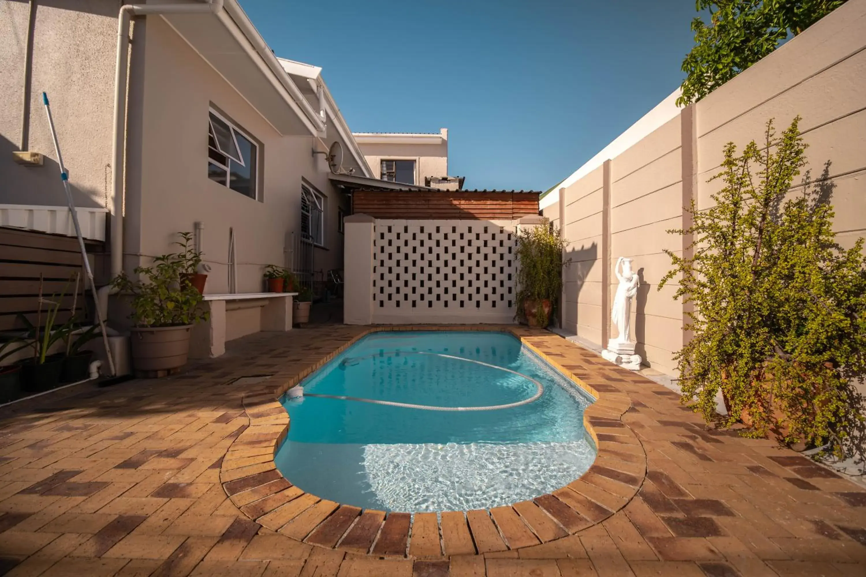 Pool view in Broadway Tygervalley House Pool view in Broadway Tygervalley House