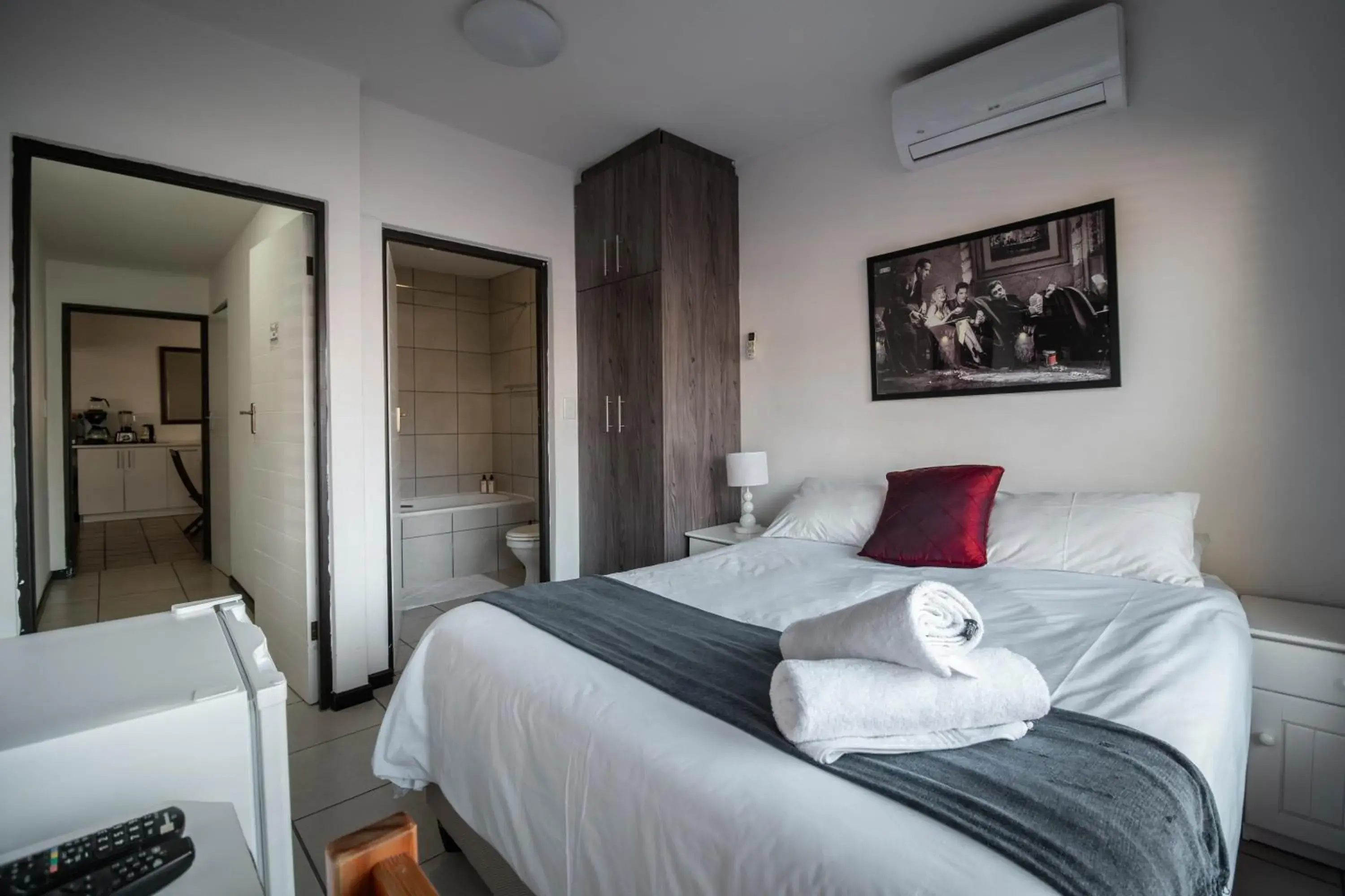 Bedroom, Bed in Broadway Tygervalley House Bedroom, Bed in Broadway Tygervalley House