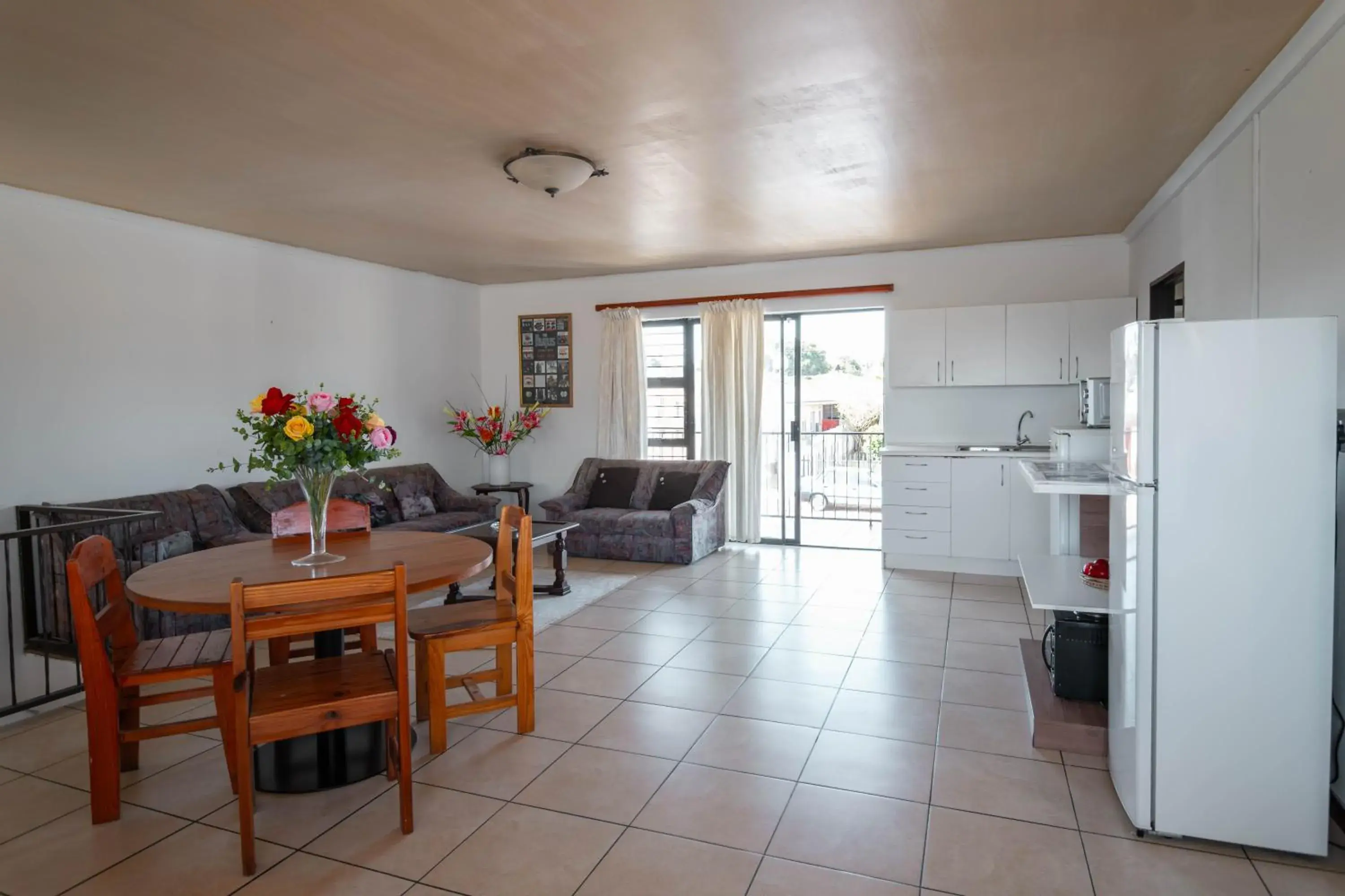 Communal lounge/ TV room in Broadway Tygervalley House Communal lounge/ TV room in Broadway Tygervalley House