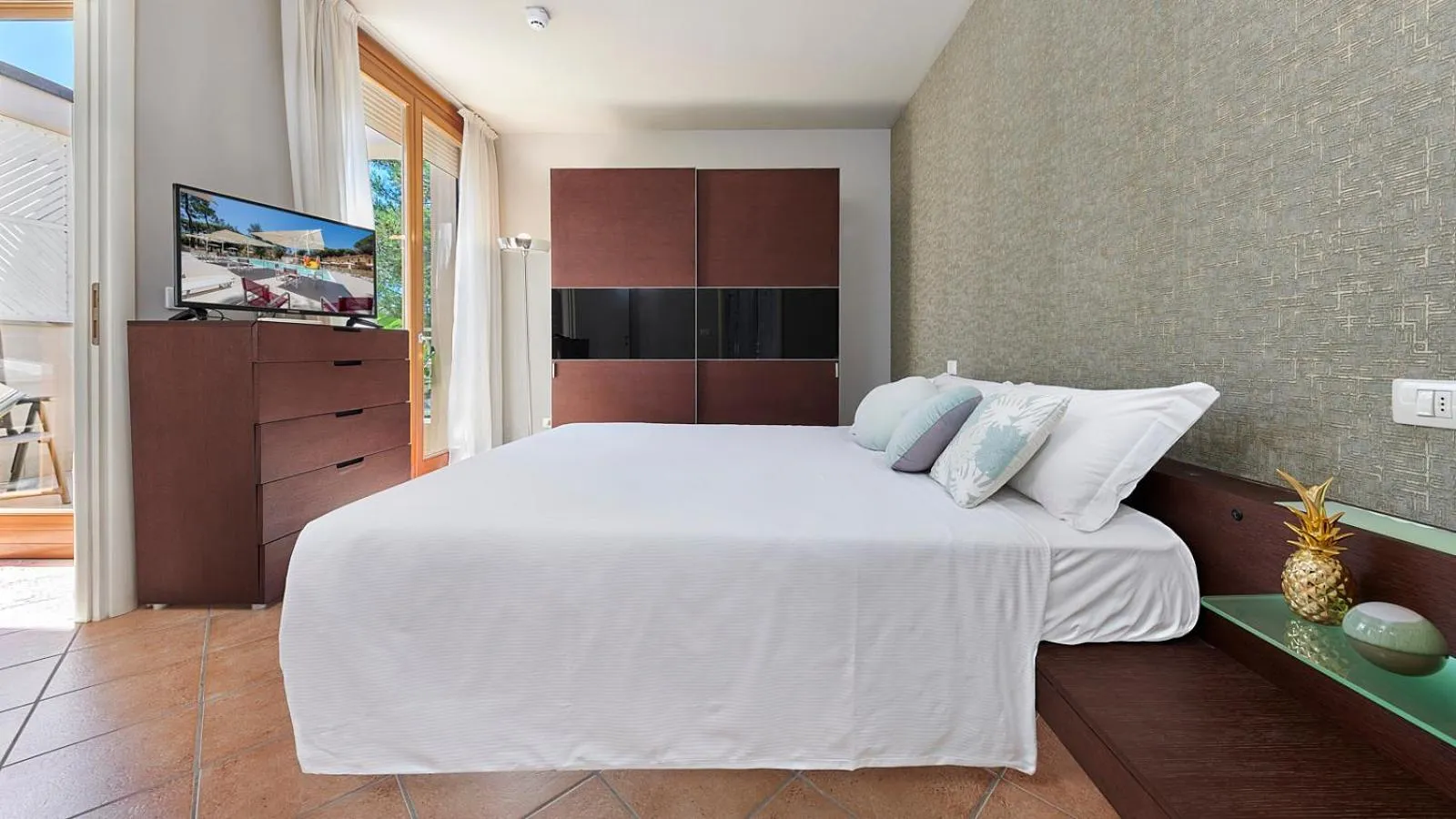 Photo of the whole room, Bed in Residence Poggio Dei Pini