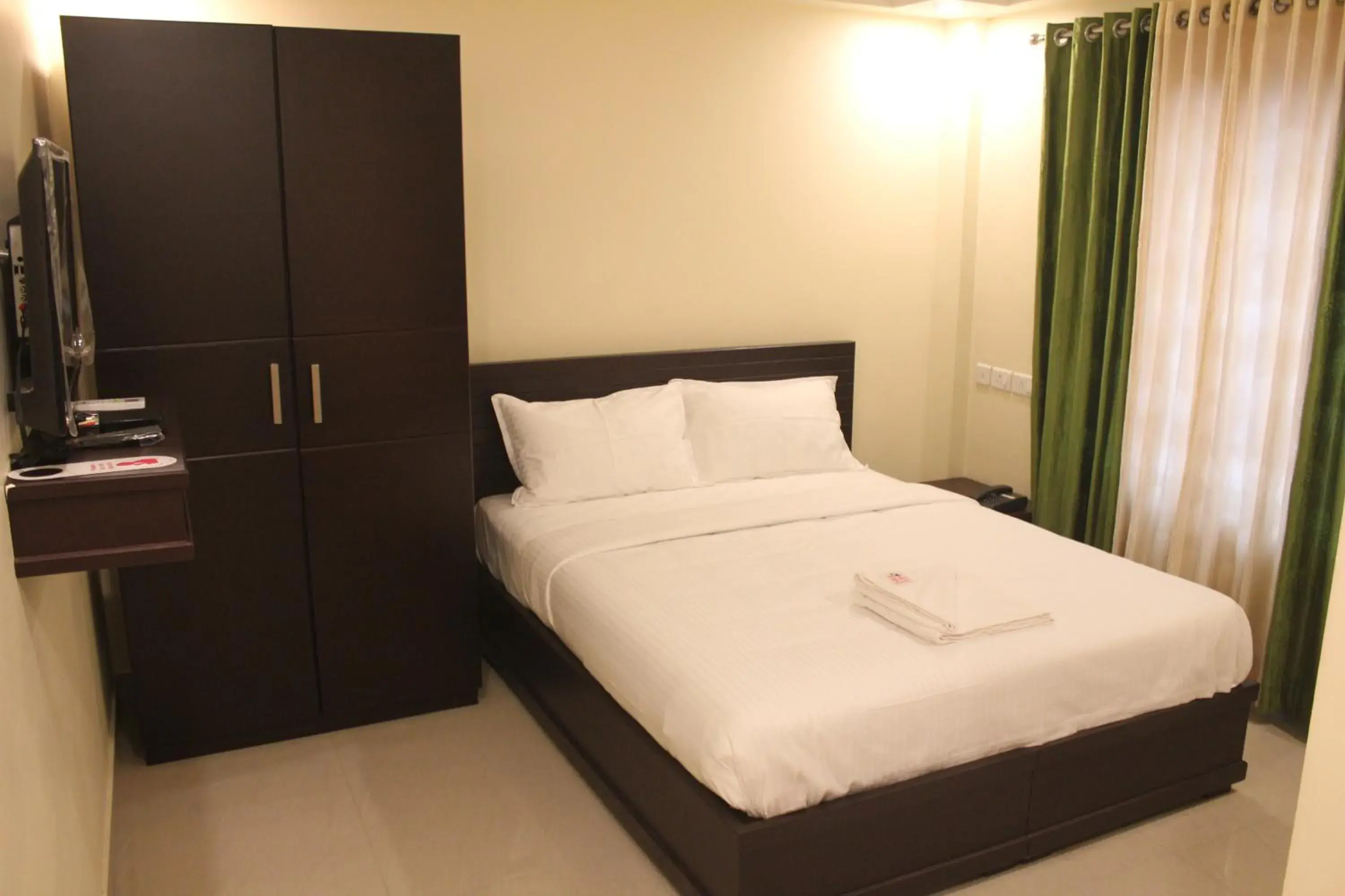 Large Single Room - single occupancy in Aura Residency Large Single Room - single occupancy in Aura Residency
