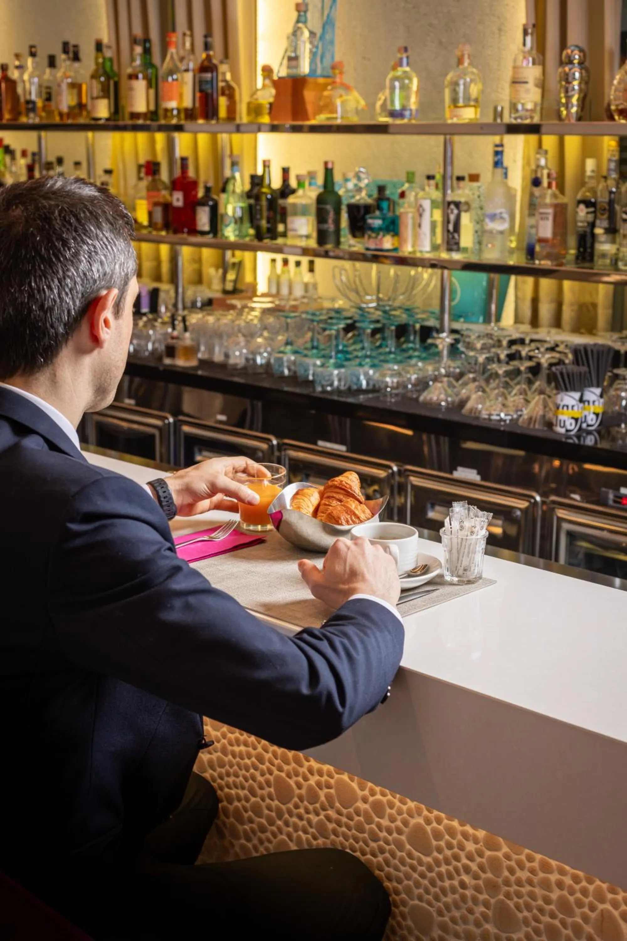 Breakfast in N’vY Manotel