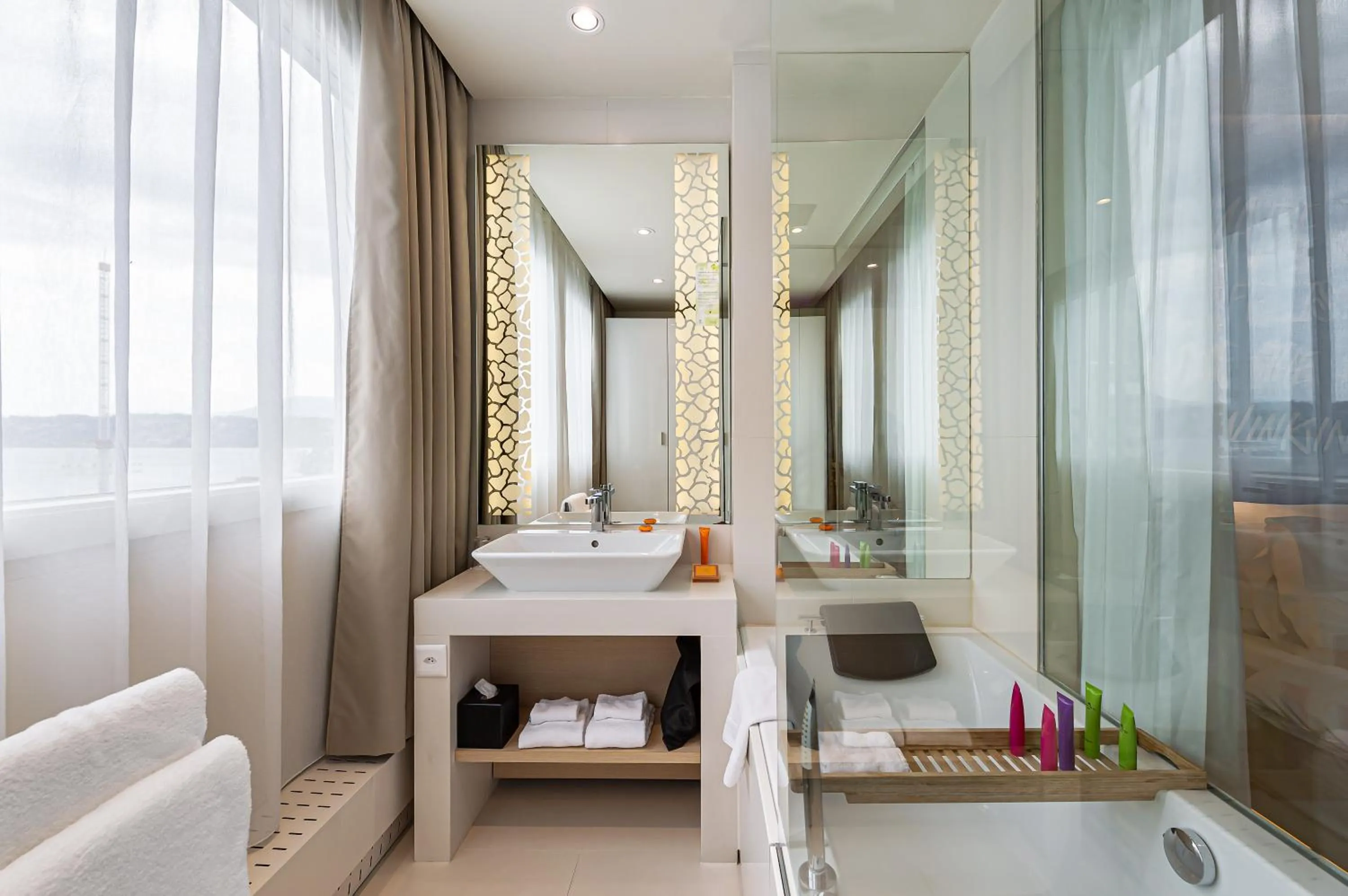 Bathroom in N’vY Manotel