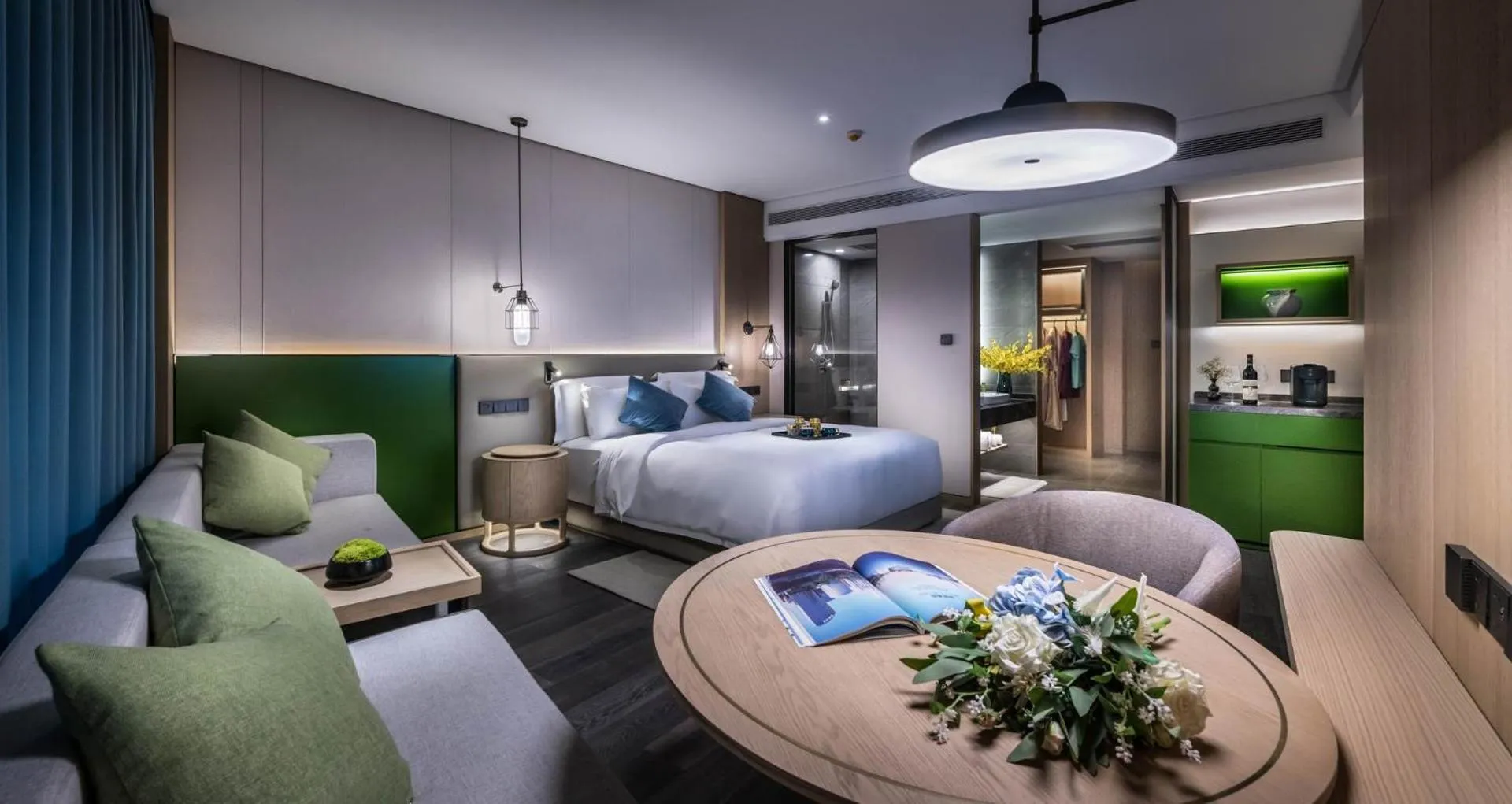 Photo of the whole room, Bed in Elegant Hotel Guangzhou Zhujiang New Town Canton Tower- Free Shuttle Bus to Canton Fair Complex during Canton Fair period