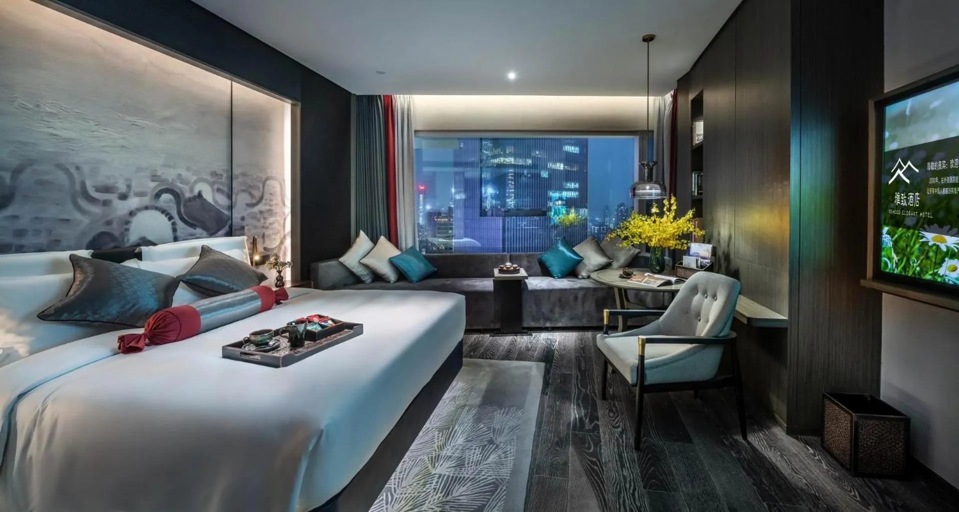 Photo of the whole room, Bed in Elegant Hotel Guangzhou Zhujiang New Town Canton Tower- Free Shuttle Bus to Canton Fair Complex during Canton Fair period