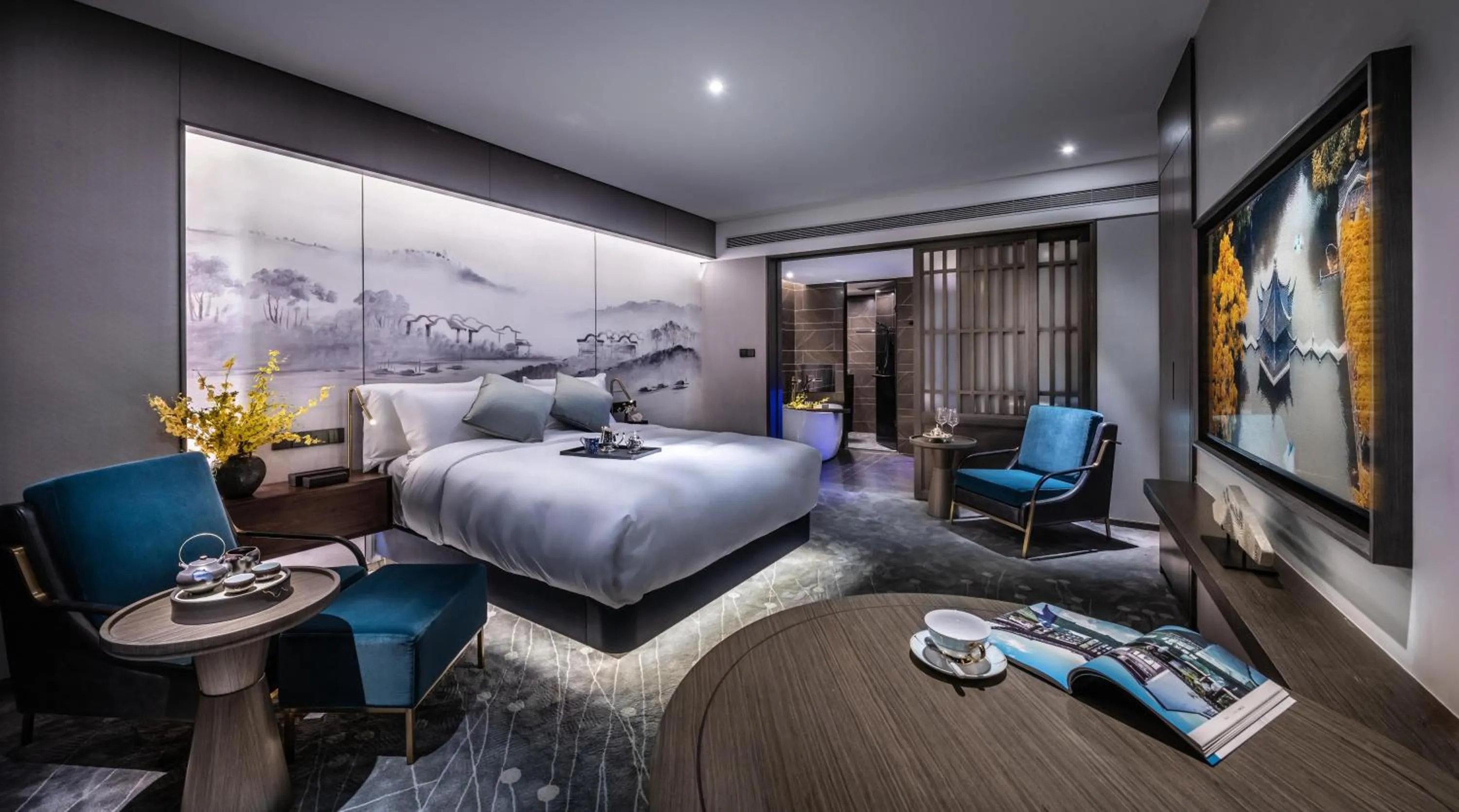 Photo of the whole room, Bed in Elegant Hotel Guangzhou Zhujiang New Town Canton Tower- Free Shuttle Bus to Canton Fair Complex during Canton Fair period