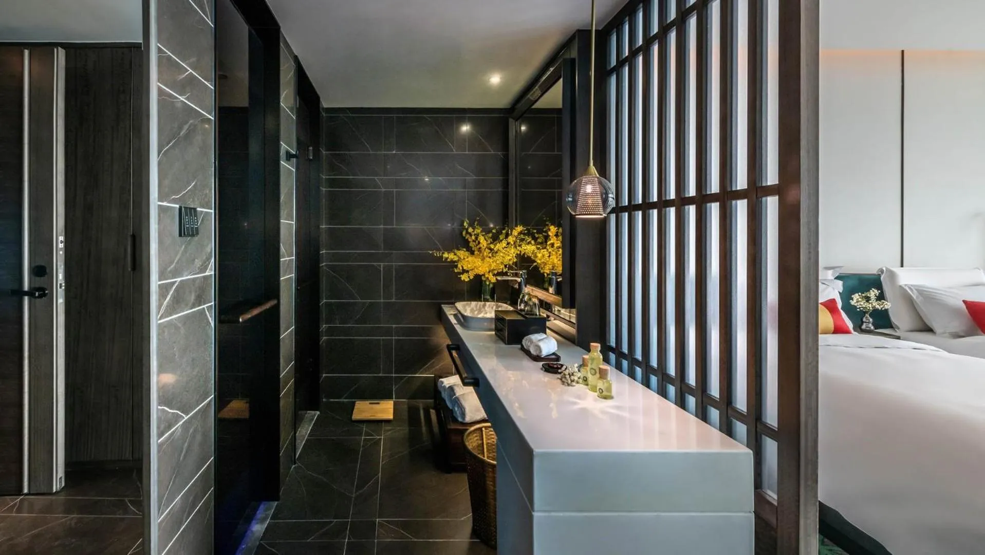 Bathroom in Elegant Hotel Guangzhou Zhujiang New Town Canton Tower- Free Shuttle Bus to Canton Fair Complex during Canton Fair period