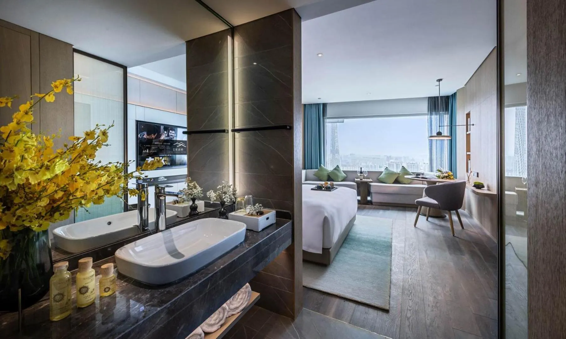 Bathroom in Elegant Hotel Guangzhou Zhujiang New Town Canton Tower- Free Shuttle Bus to Canton Fair Complex during Canton Fair period