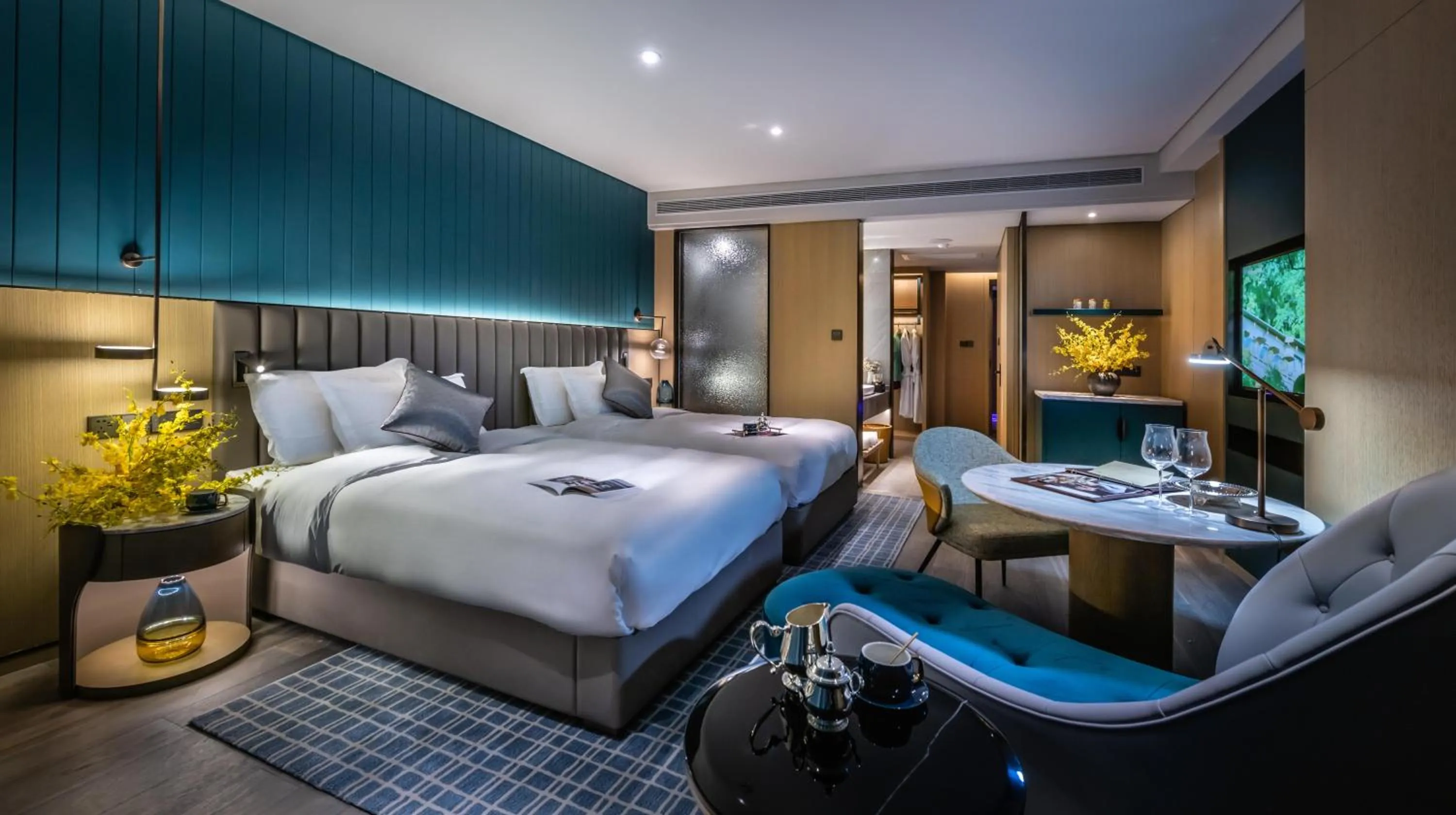 Photo of the whole room, Bed in Elegant Hotel Guangzhou Zhujiang New Town Canton Tower- Free Shuttle Bus to Canton Fair Complex during Canton Fair period