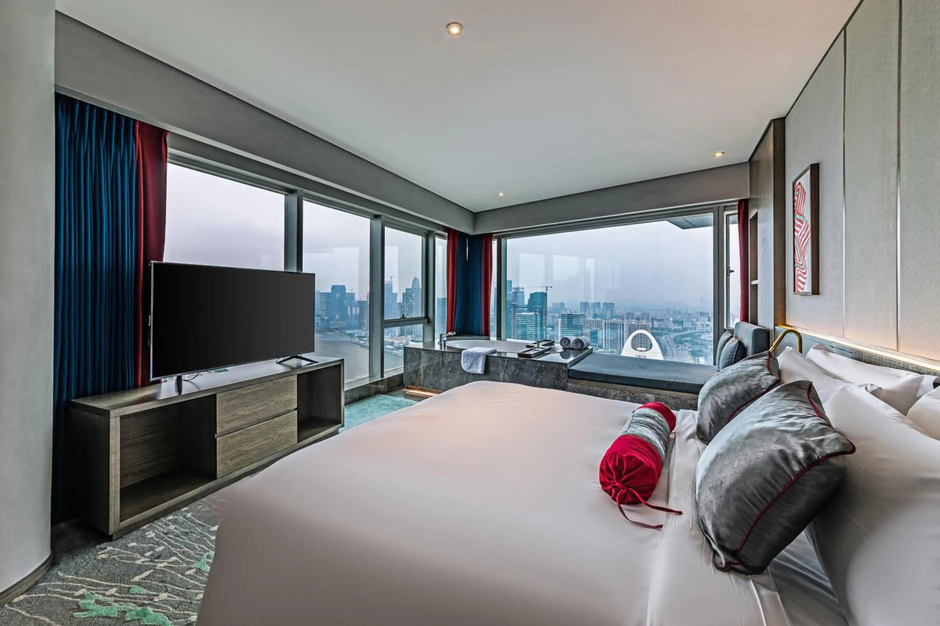 Bed in Elegant Hotel Guangzhou Zhujiang New Town Canton Tower- Free Shuttle Bus to Canton Fair Complex during Canton Fair period