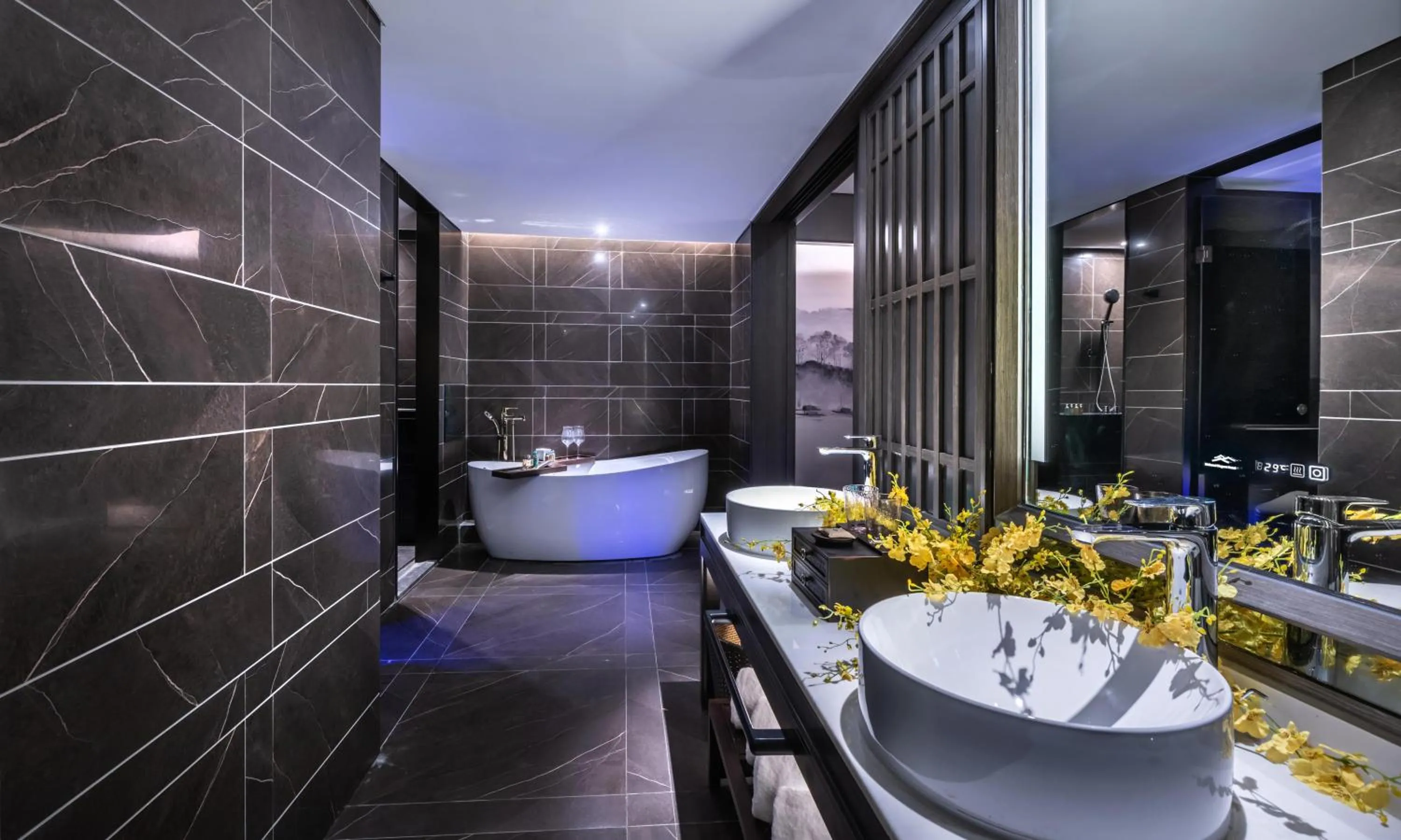 Bathroom in Elegant Hotel Guangzhou Zhujiang New Town Canton Tower- Free Shuttle Bus to Canton Fair Complex during Canton Fair period