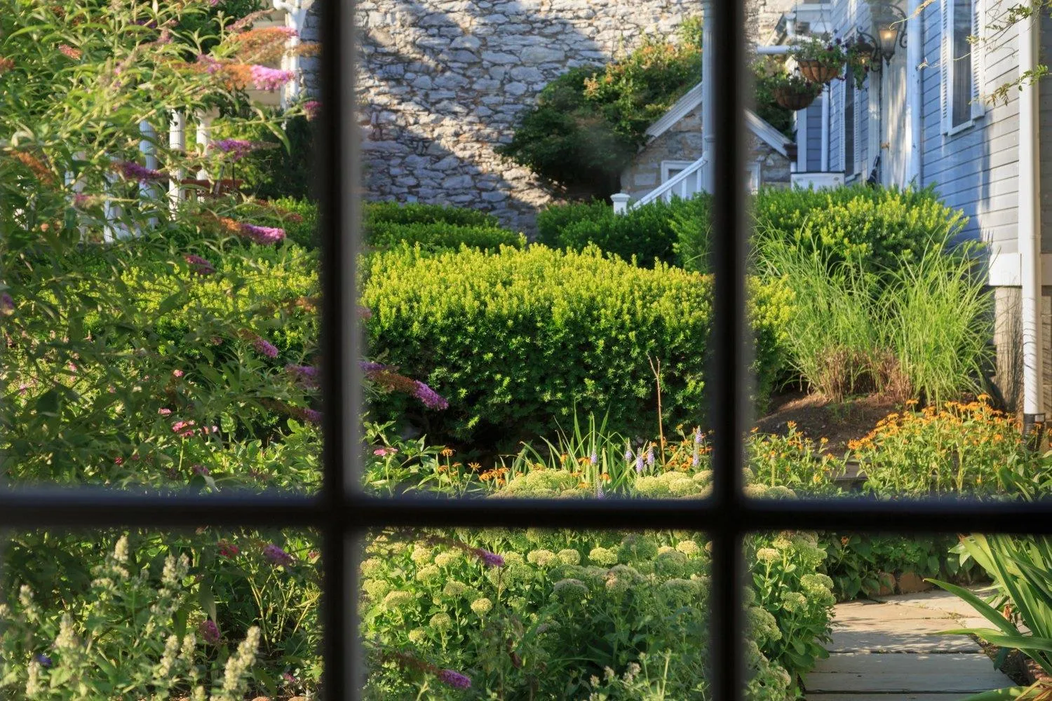 L'Auberge Provencale Inn & Restaurant