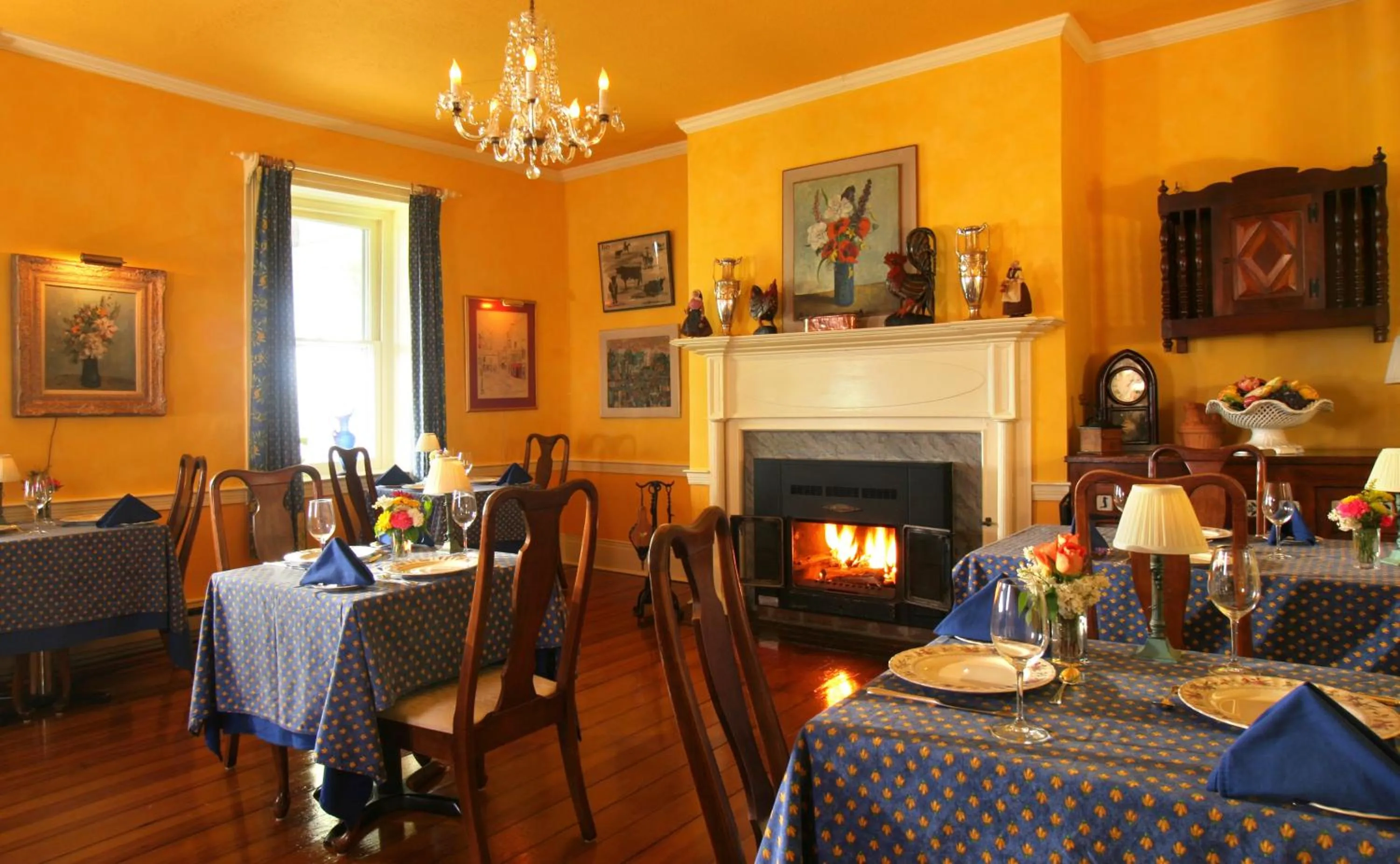 Restaurant/places to eat in L'Auberge Provencale Inn & Restaurant