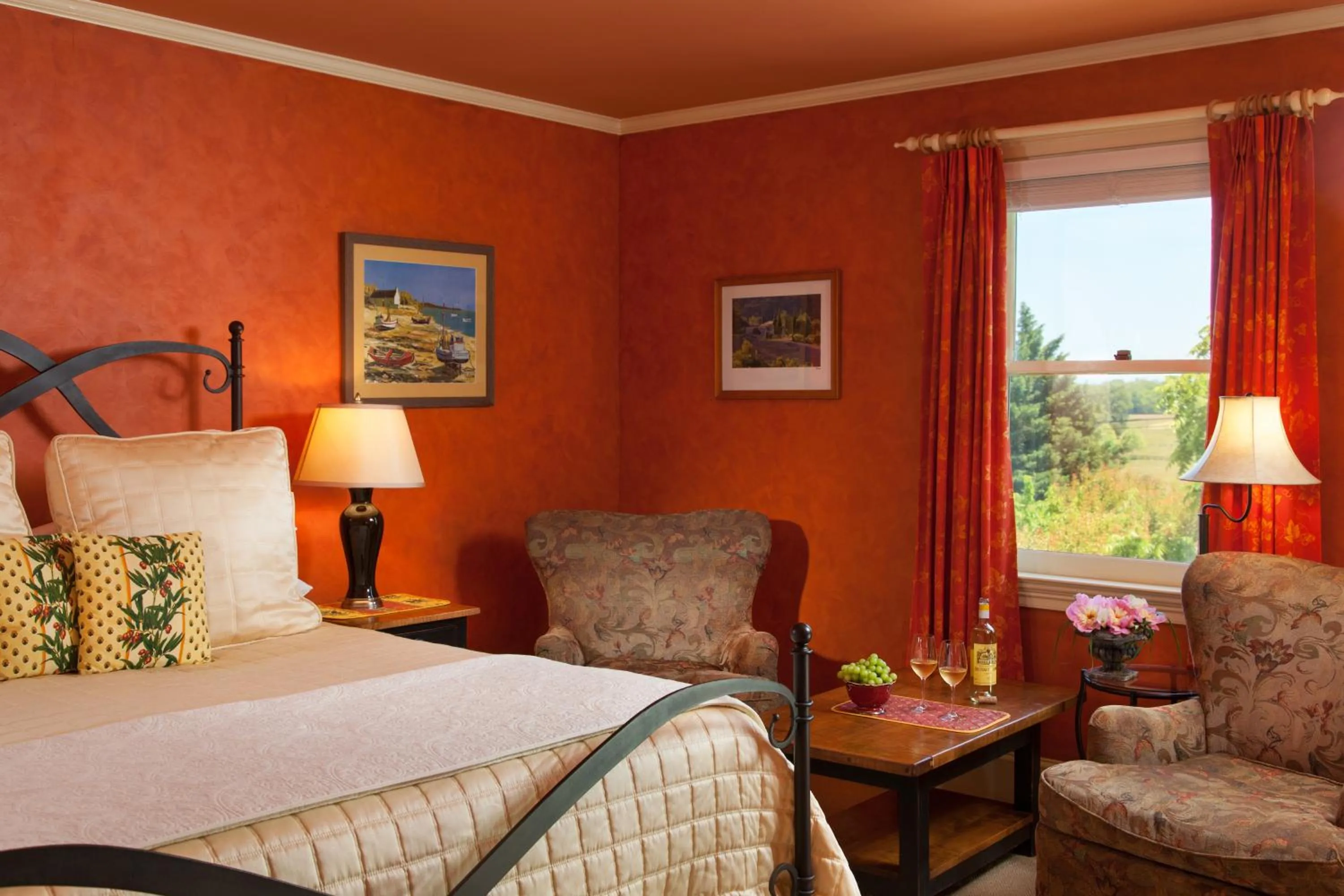 Bed in L'Auberge Provencale Inn & Restaurant