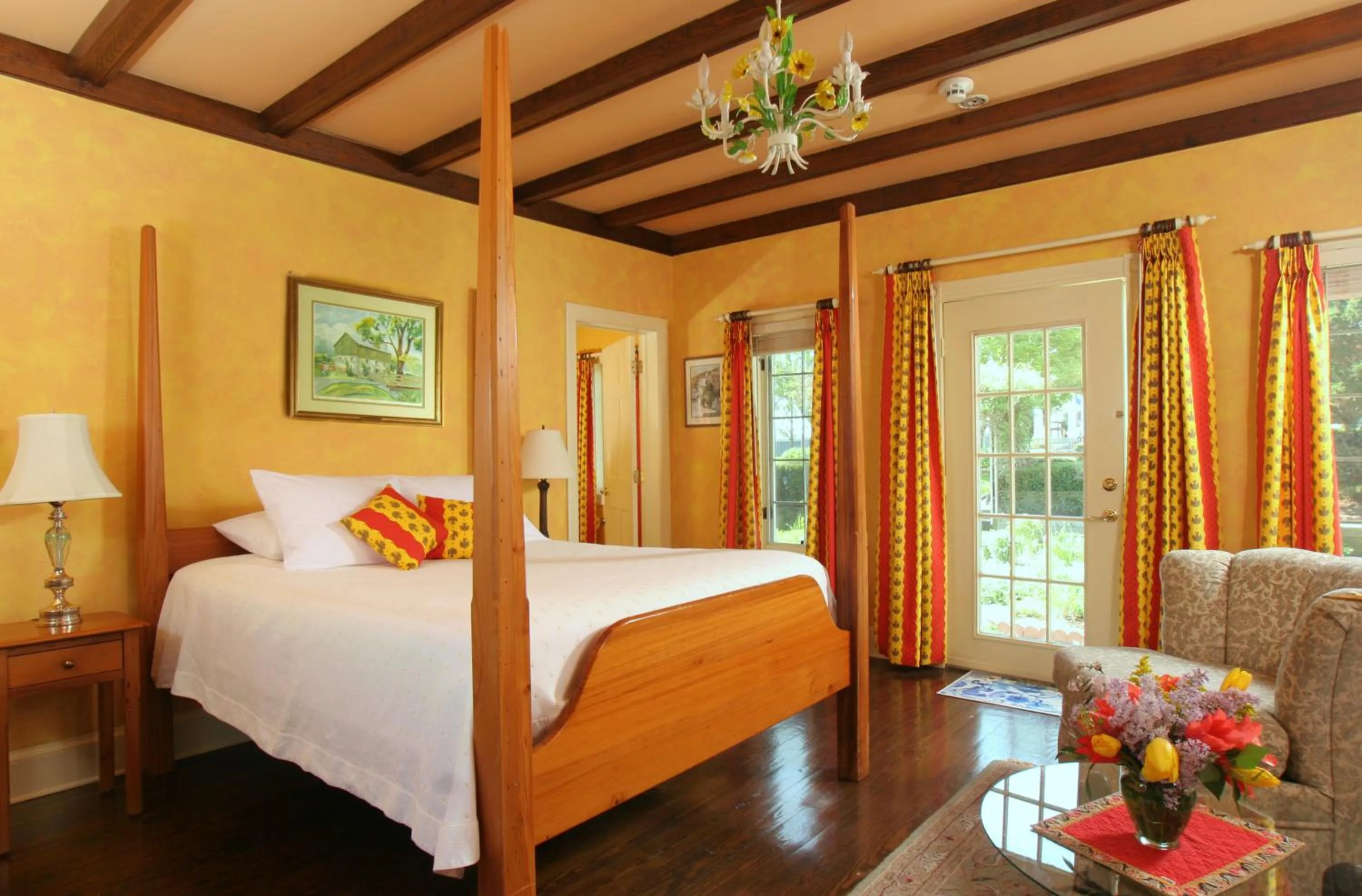 Bed in L'Auberge Provencale Inn & Restaurant