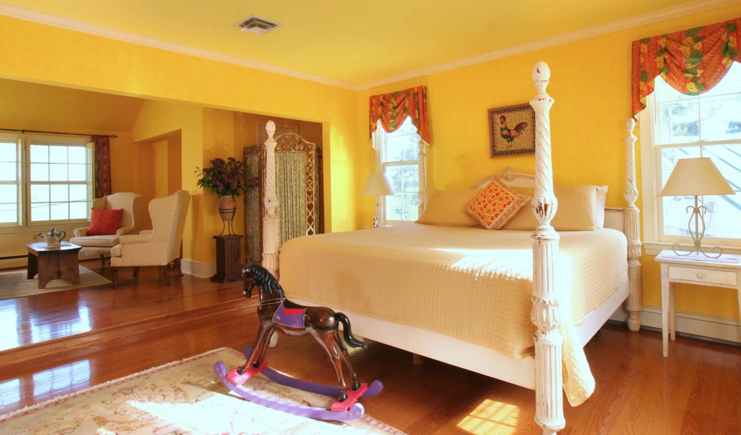 Bed in L'Auberge Provencale Inn & Restaurant