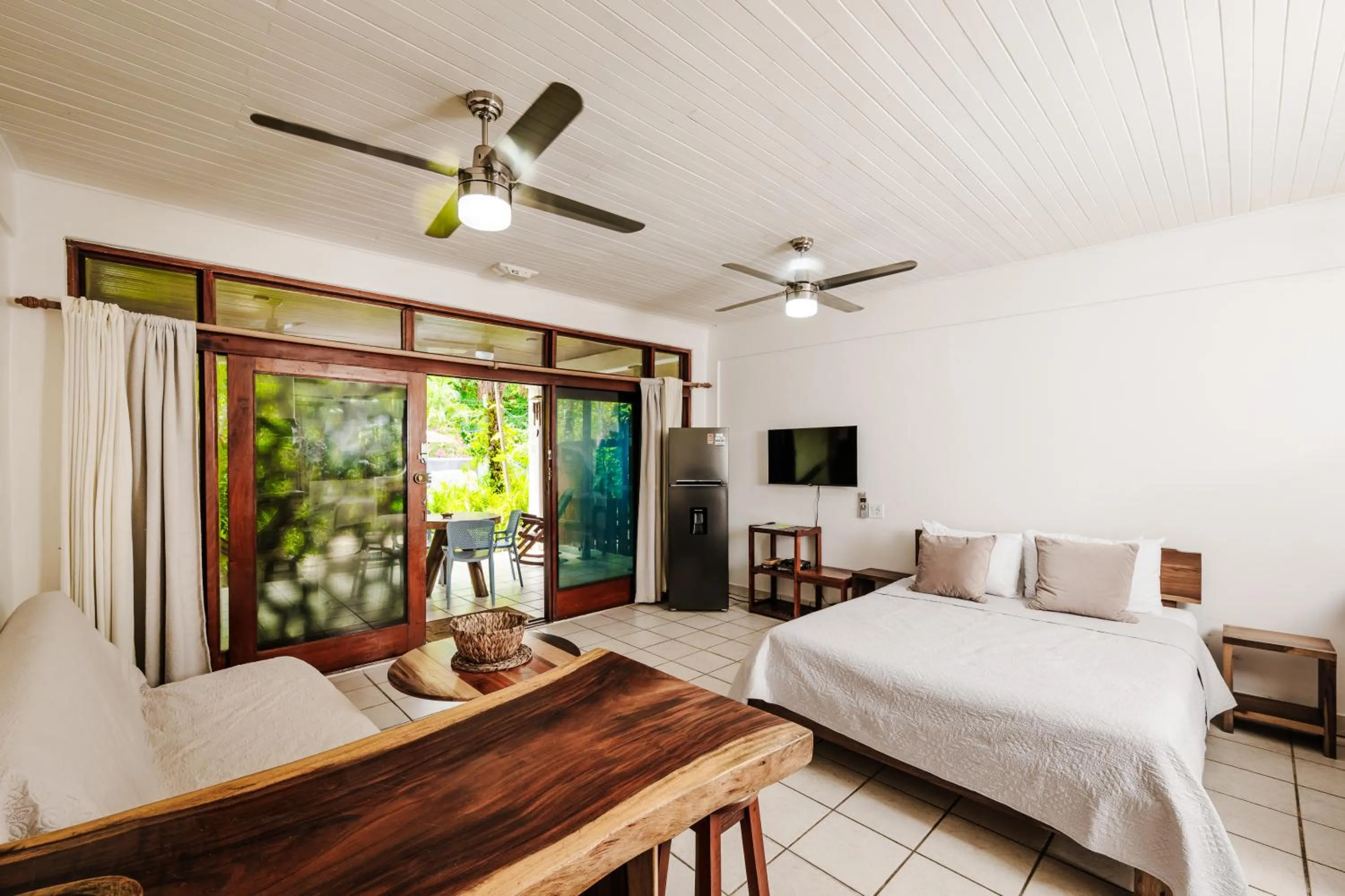 Evening entertainment, Bed in Casa Sueca Hotel - At the Beach