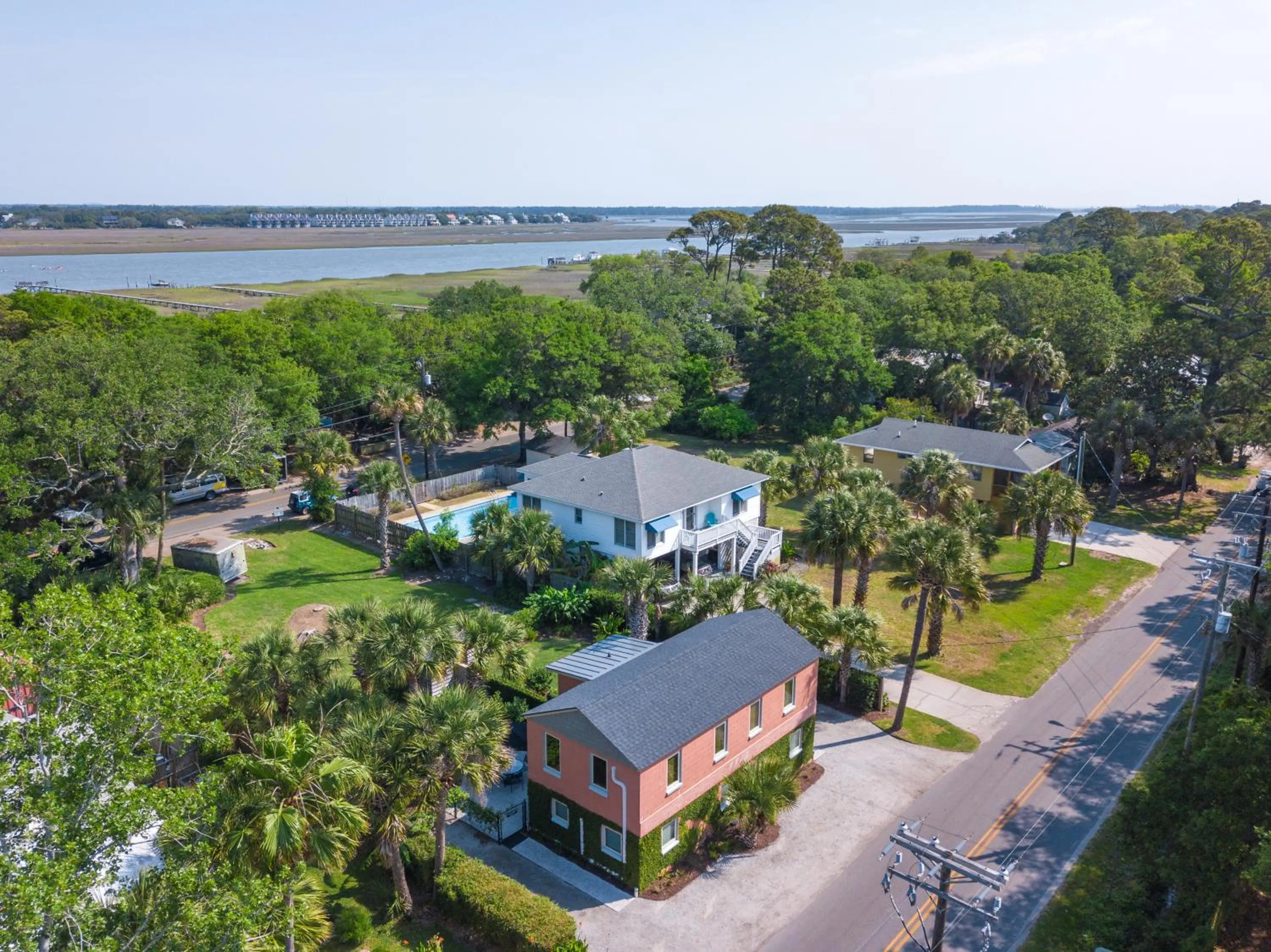 Property building in Folly Vacation 114A Townhouse near the beach, pet friendly