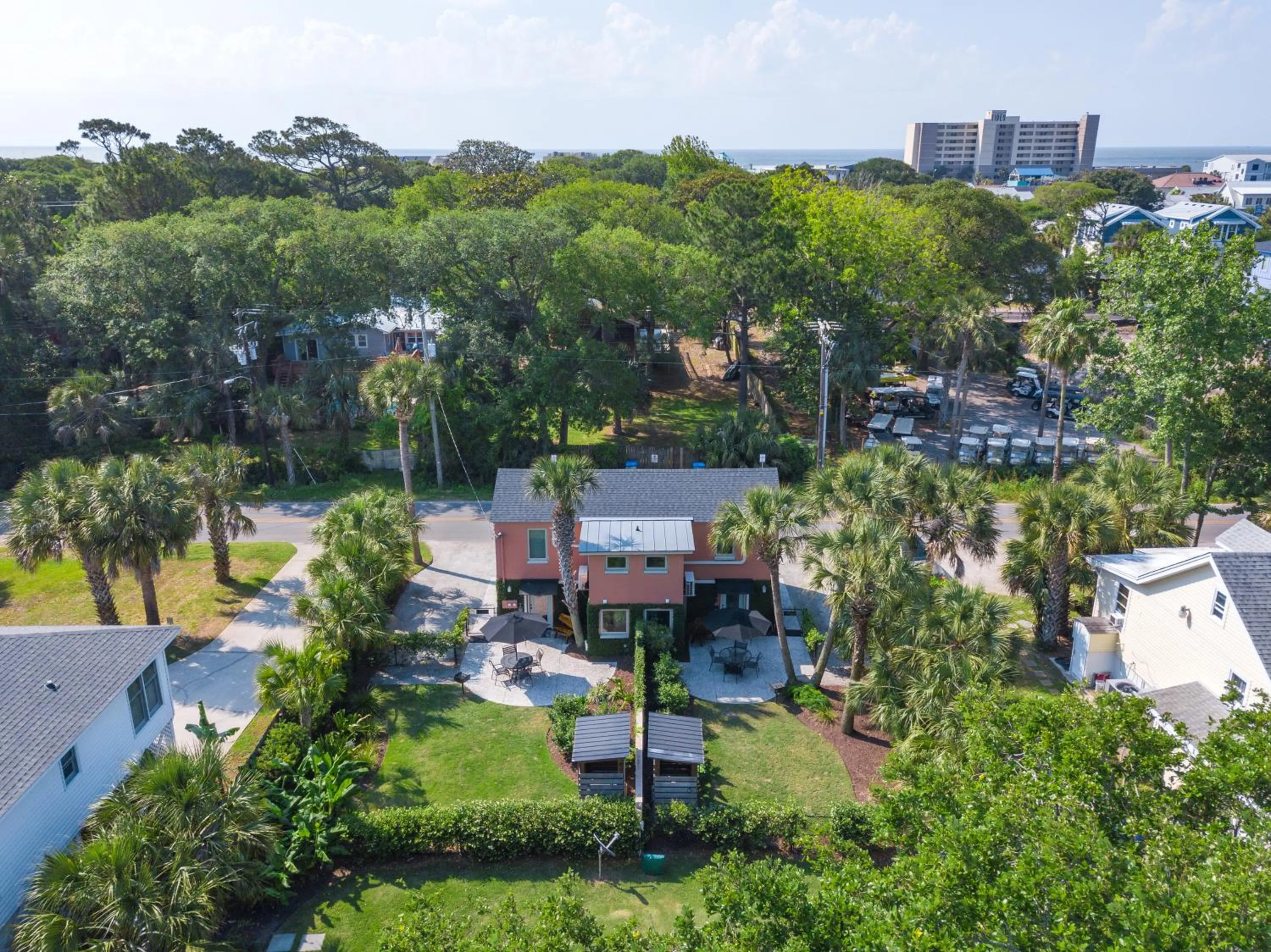 Property building in Folly Vacation 114A Townhouse near the beach, pet friendly