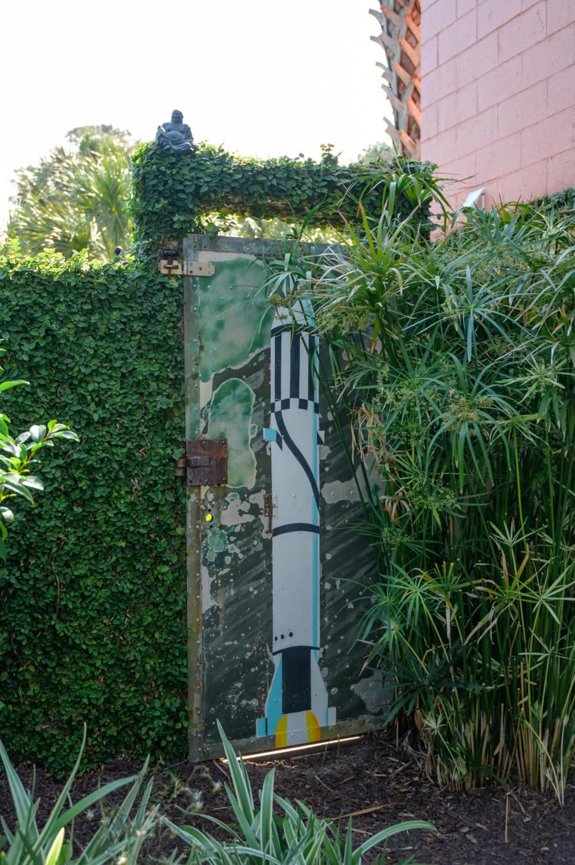 Decorative detail in Folly Vacation 114A Townhouse near the beach, pet friendly